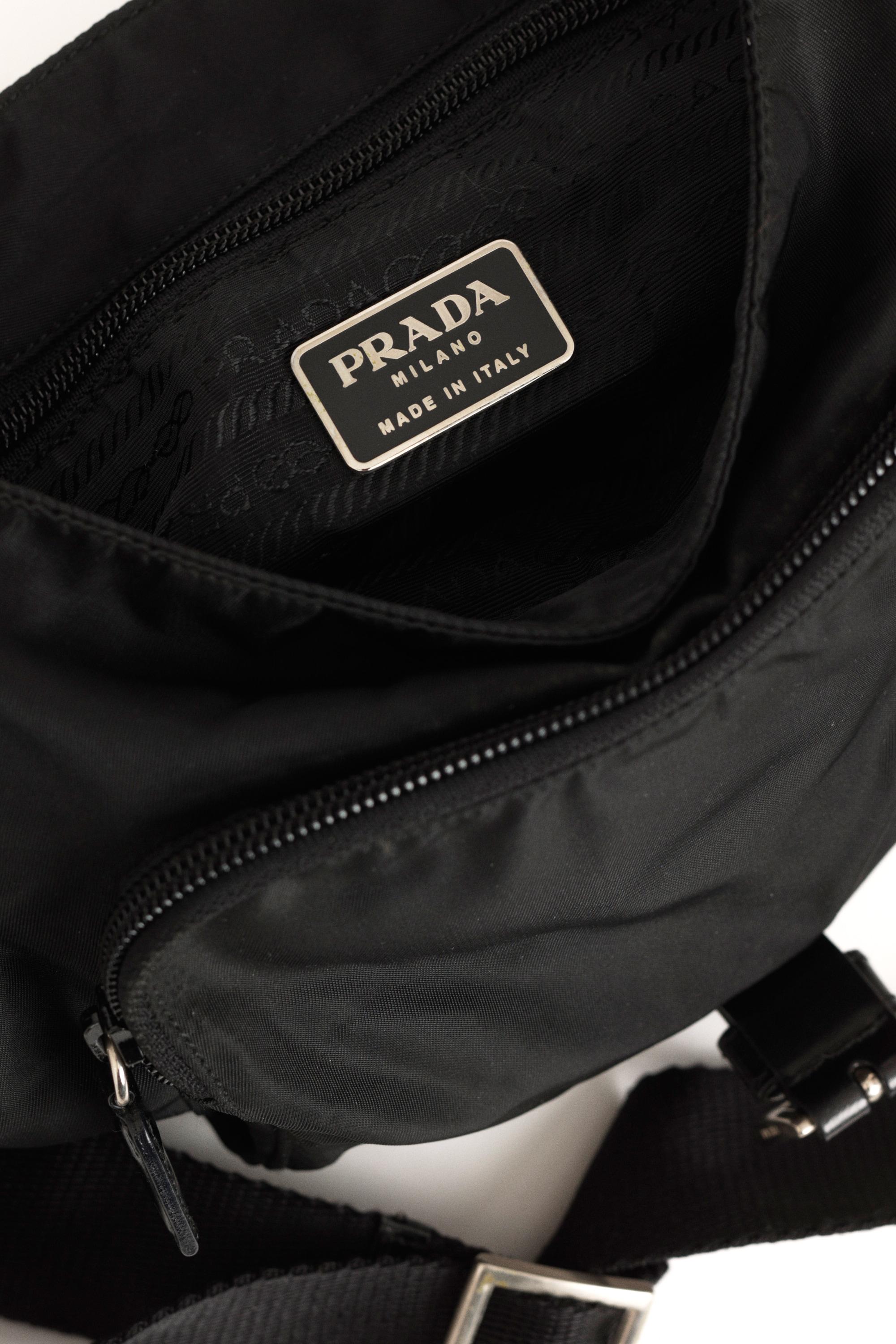 Women's or Men's Vintage Prada 2000’s Tote Bag For Sale