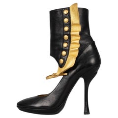 Vintage Prada in pelle nera con dettagli in oro, tacchi 37,5