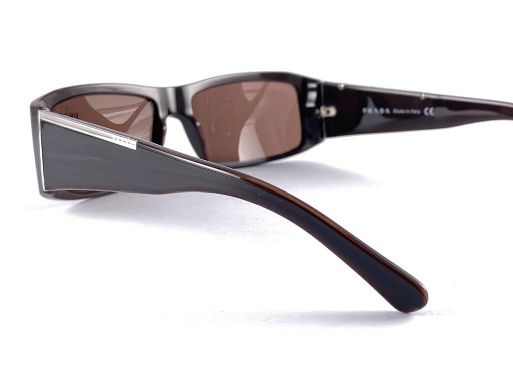 Occhiali da sole vintage PRADA marrone scuro Prada 13 anni 2000 Y2K 5