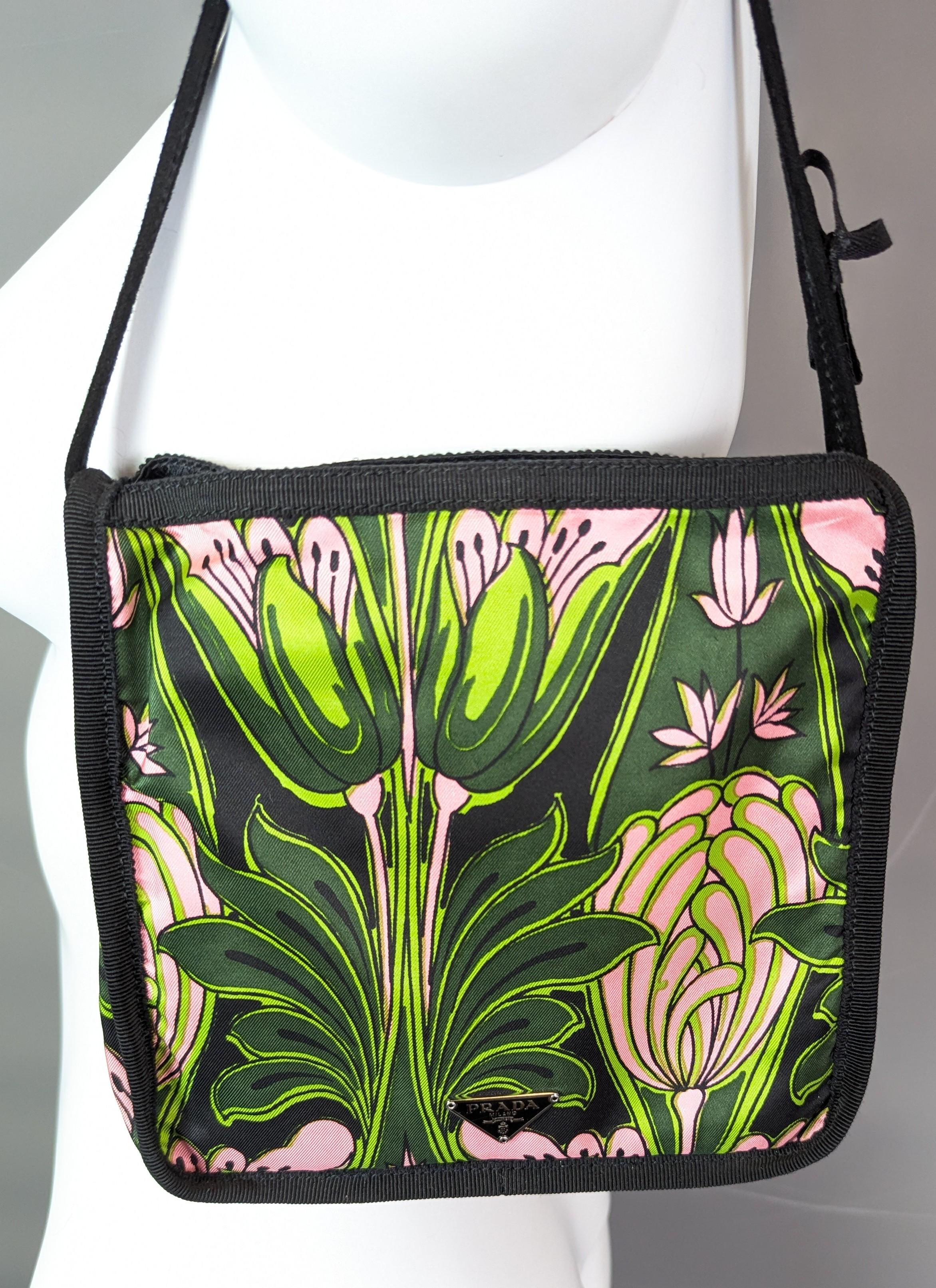 Bolso vintage de lona floral de Prada, c2003 en venta 13