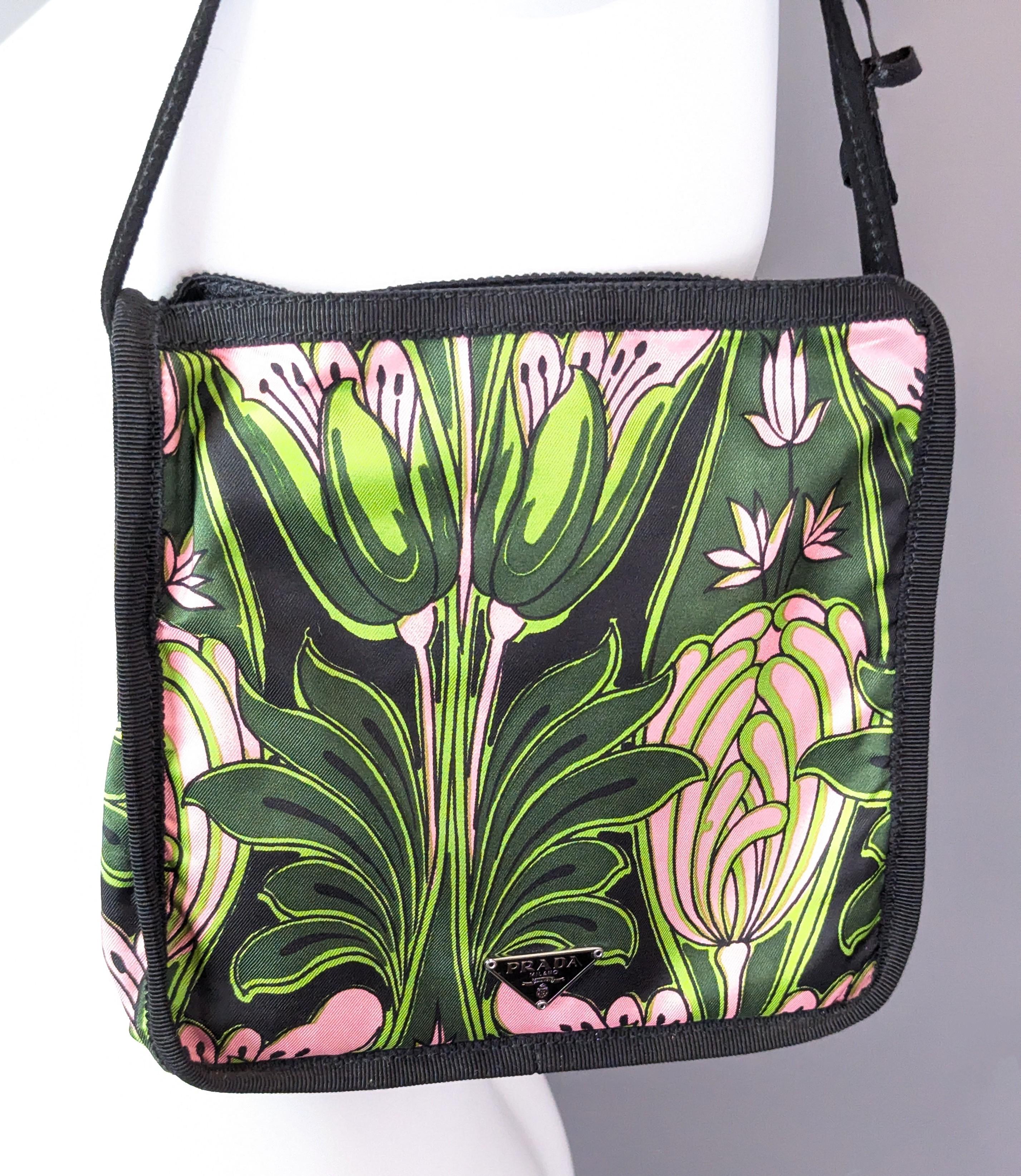 Bolso vintage de lona floral de Prada, c2003 en Bueno estado para la venta en NEWARK, GB