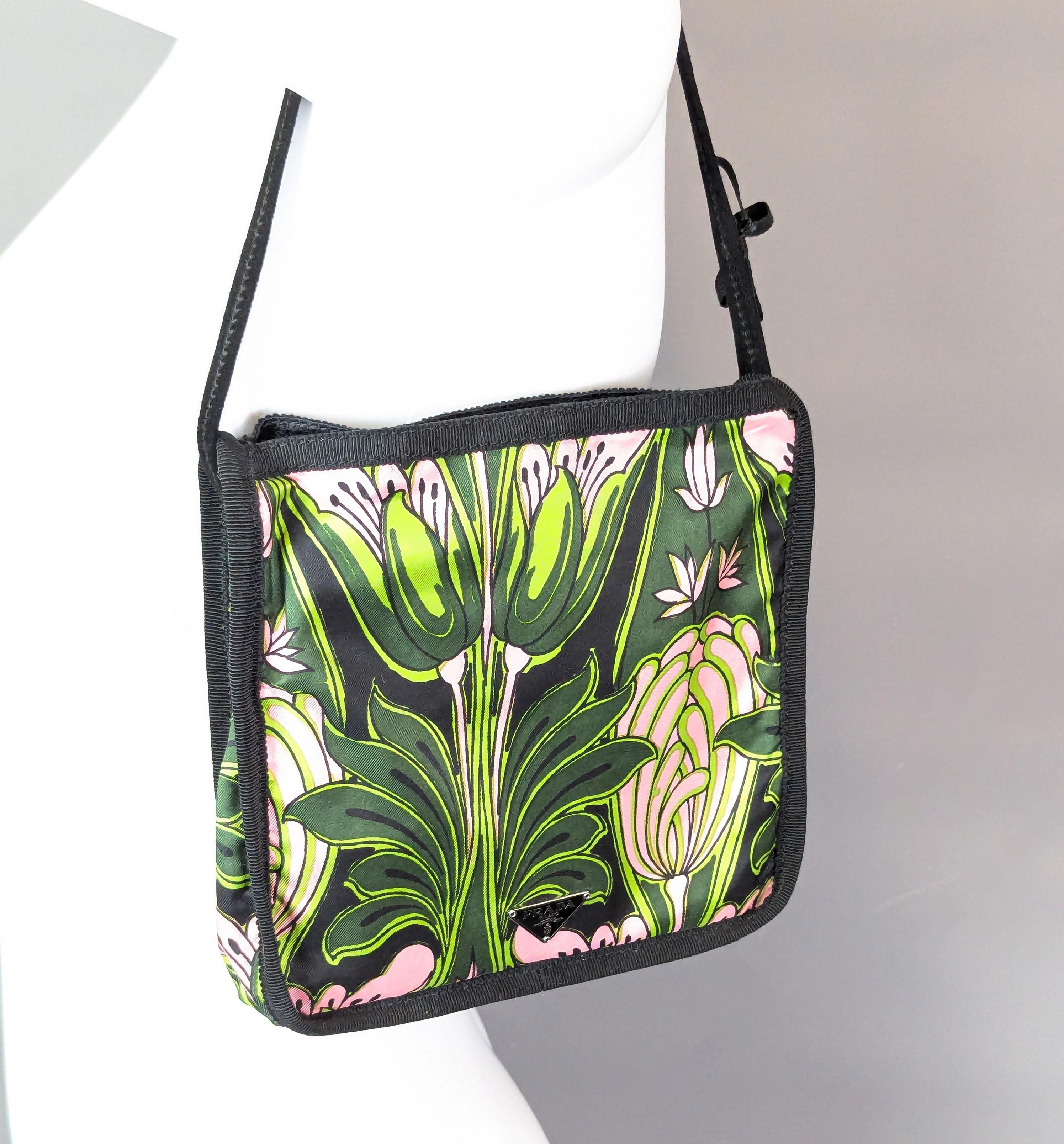 Bolso vintage de lona floral de Prada, c2003 en venta 3