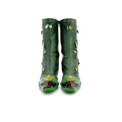Botas vintage de Prada de la colección Otoño-Invierno 1999, con apliques de hojas verdes e insectos, de piel, talla 38,5