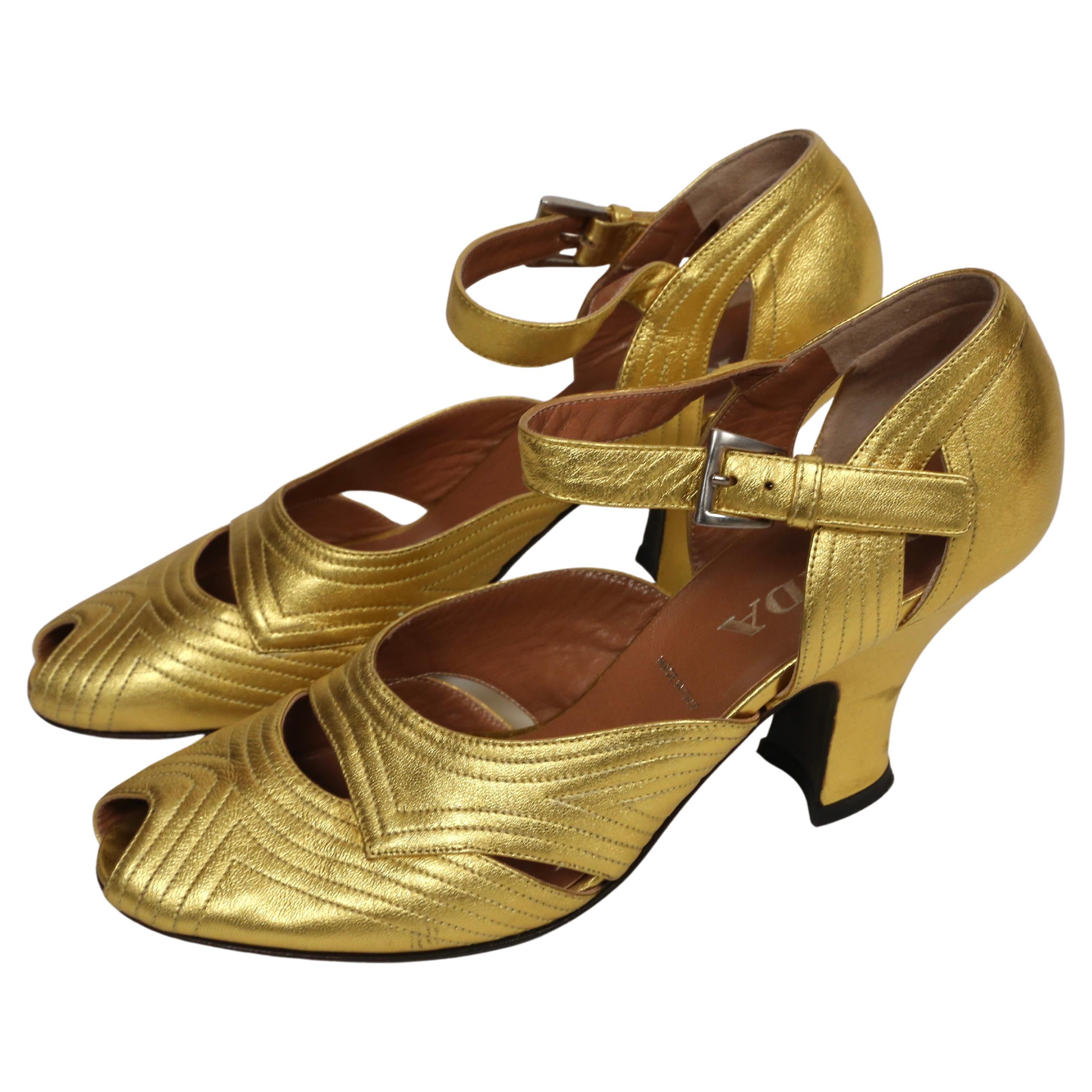 vintage PRADA gold leather heels with decorative topstitching and peep toes - 40 For Sale 1