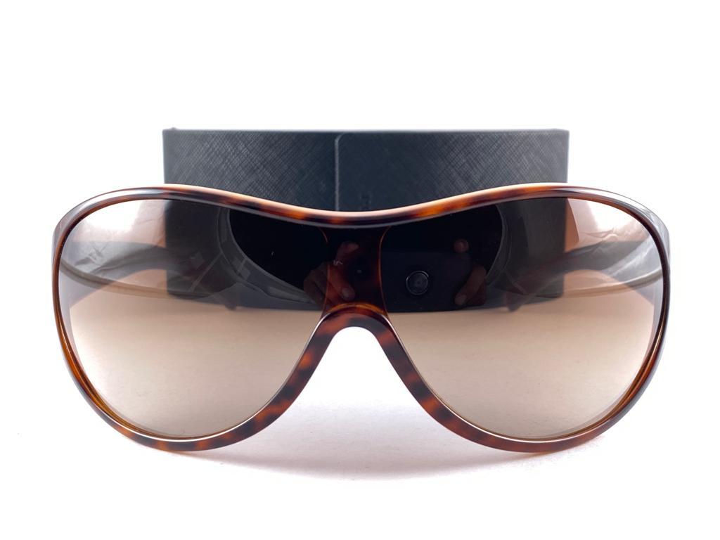 Vintage PRADA Oversized SPR19 H Tortoise Mono Lens Sunglasses 2000'S Y2K For Sale 10