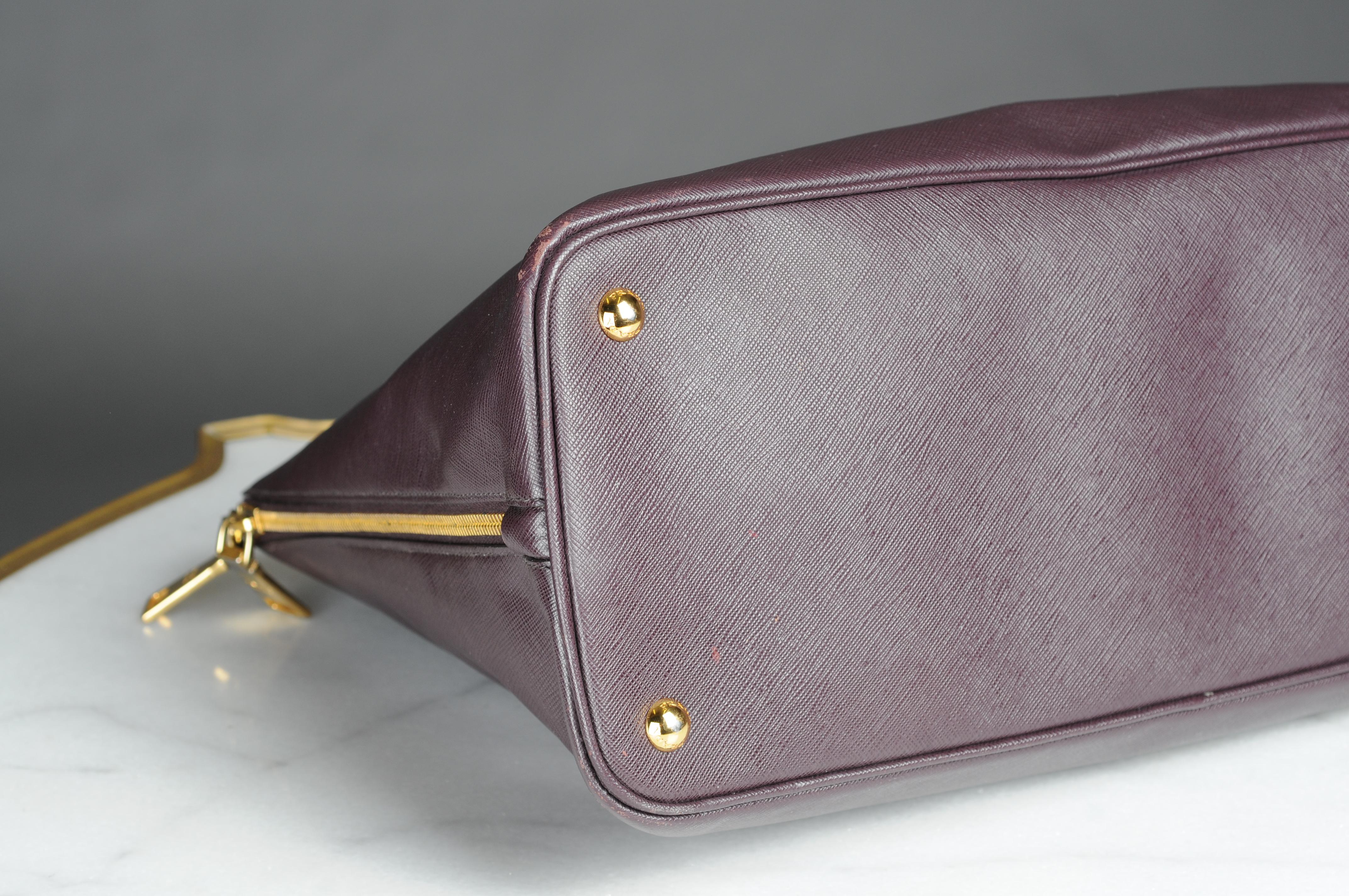 Vintage Prada Promenade Saffiano Leather Handbag  For Sale 6