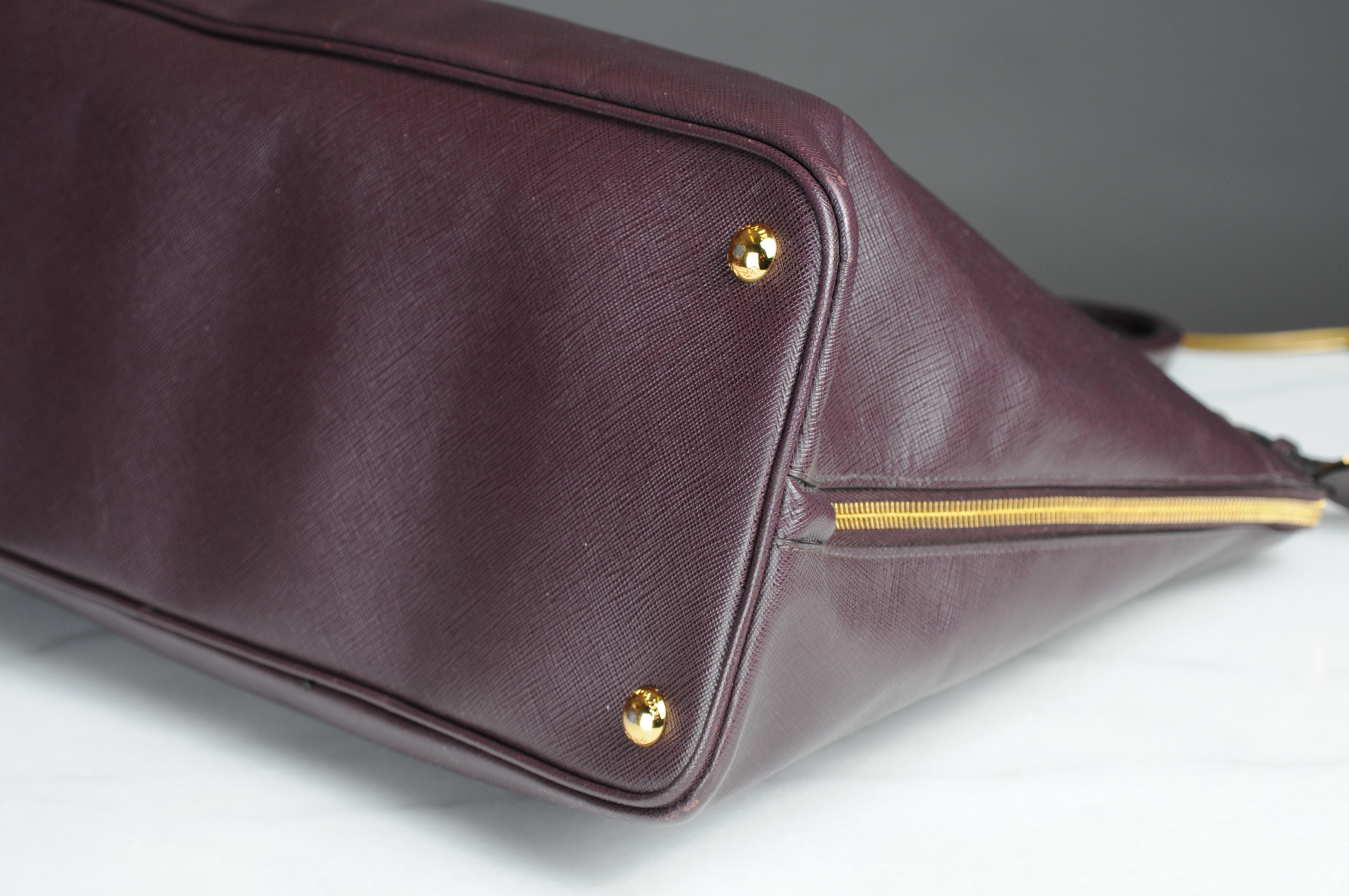 Vintage Prada Promenade Saffiano Leather Handbag  For Sale 7