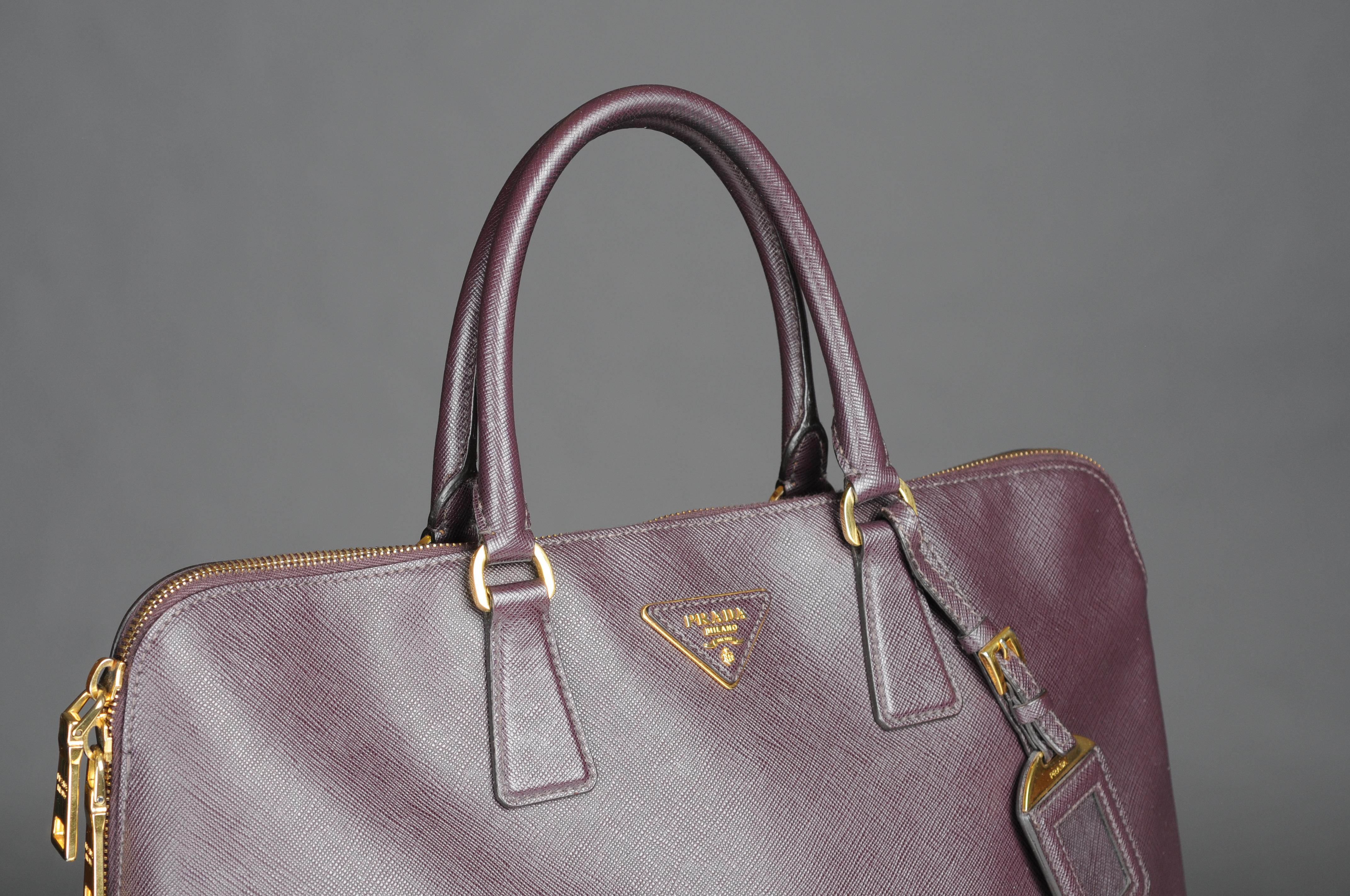 Prada Promenade Saffiano Vintage Lederhandtasche  im Zustand „Relativ gut“ im Angebot in 10707, DE