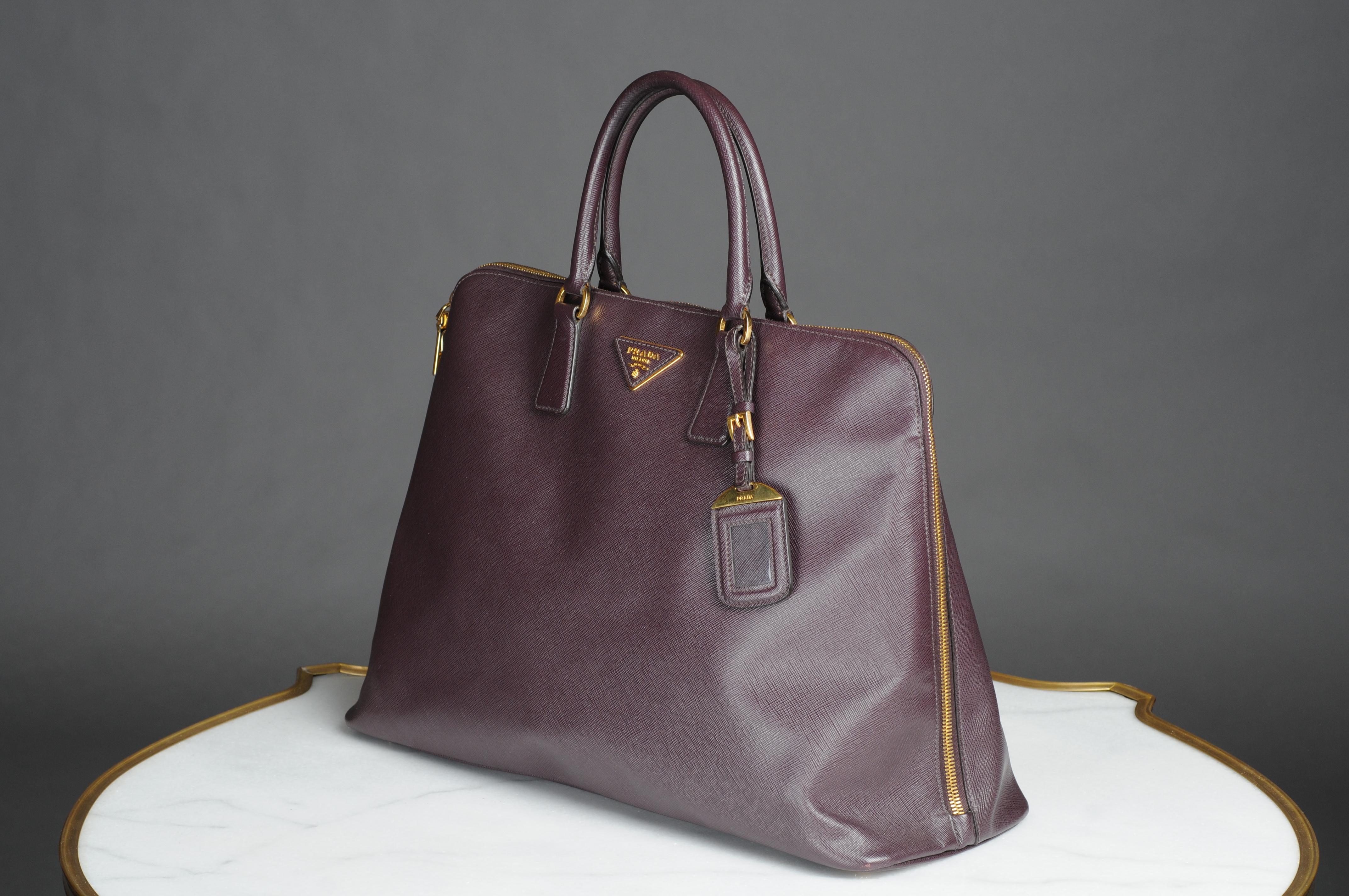 Women's or Men's Vintage Prada Promenade Saffiano Leather Handbag  For Sale