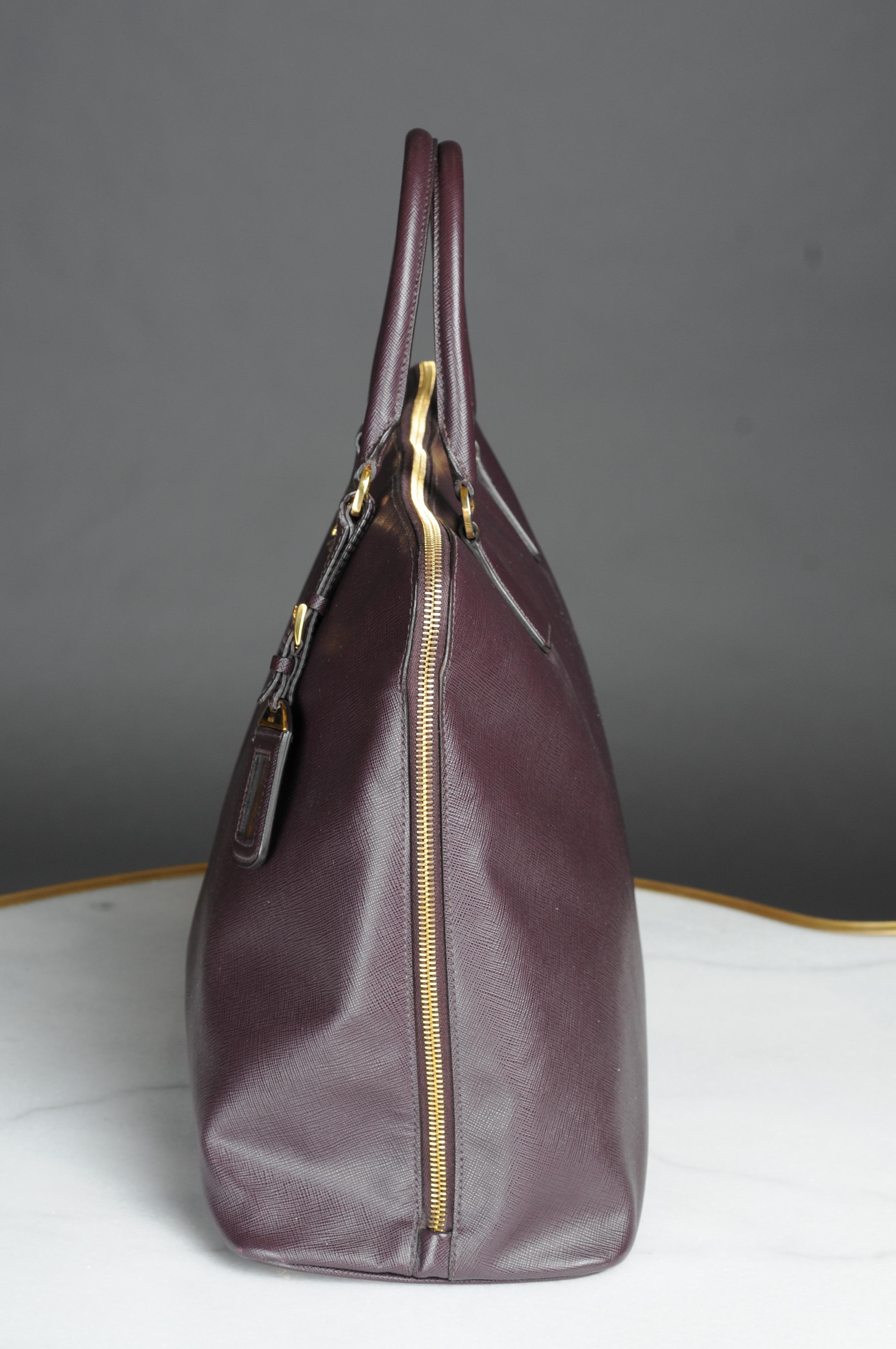 Vintage Prada Promenade Saffiano Leather Handbag  For Sale 1