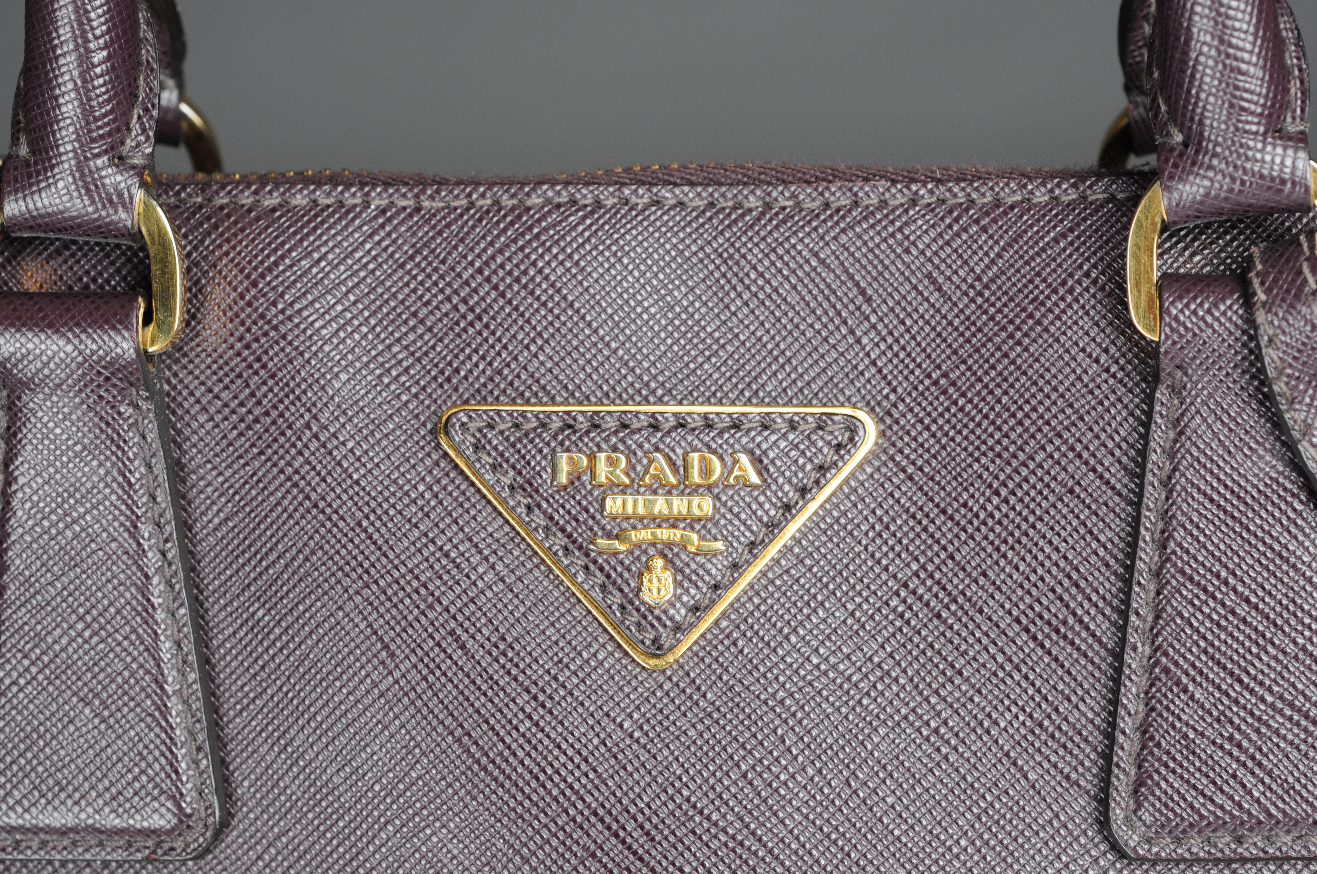 Vintage Prada Promenade Saffiano Leather Handbag  For Sale 3
