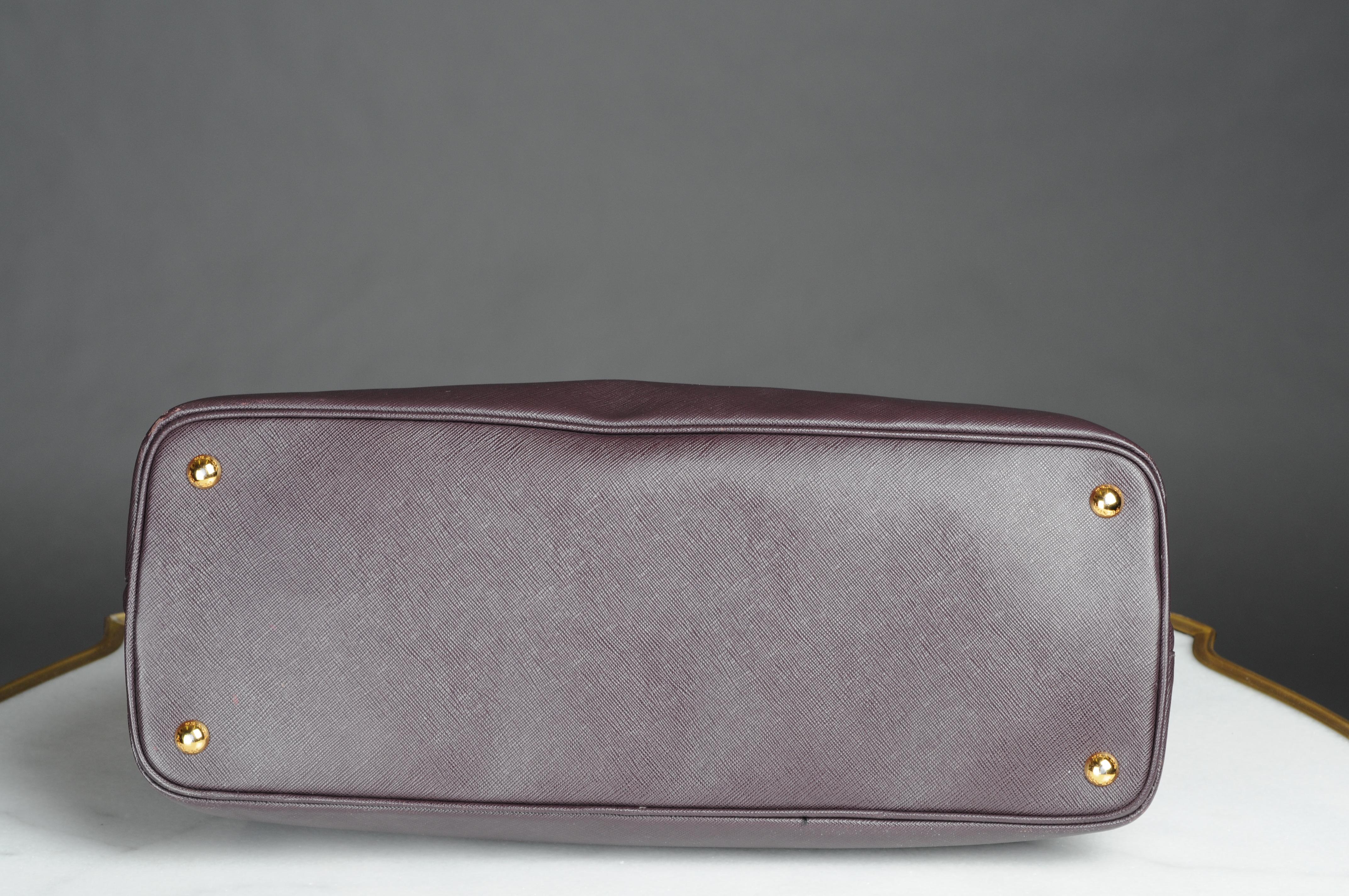 Vintage Prada Promenade Saffiano Leather Handbag  For Sale 5