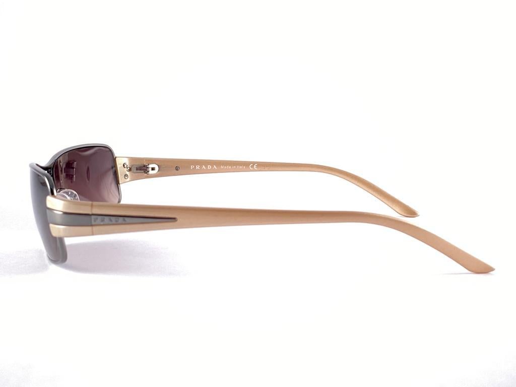 Vintage PRADA Sleek Silver & Metallic Beige SPR 50 Sunglasses 2000'S Y2K For Sale 6