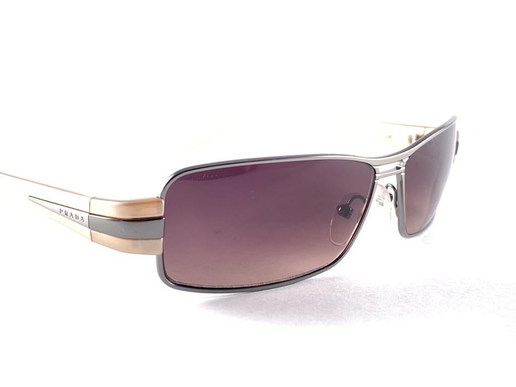 Women's or Men's Vintage PRADA Sleek Silver & Metallic Beige SPR 50 Sunglasses 2000'S Y2K For Sale