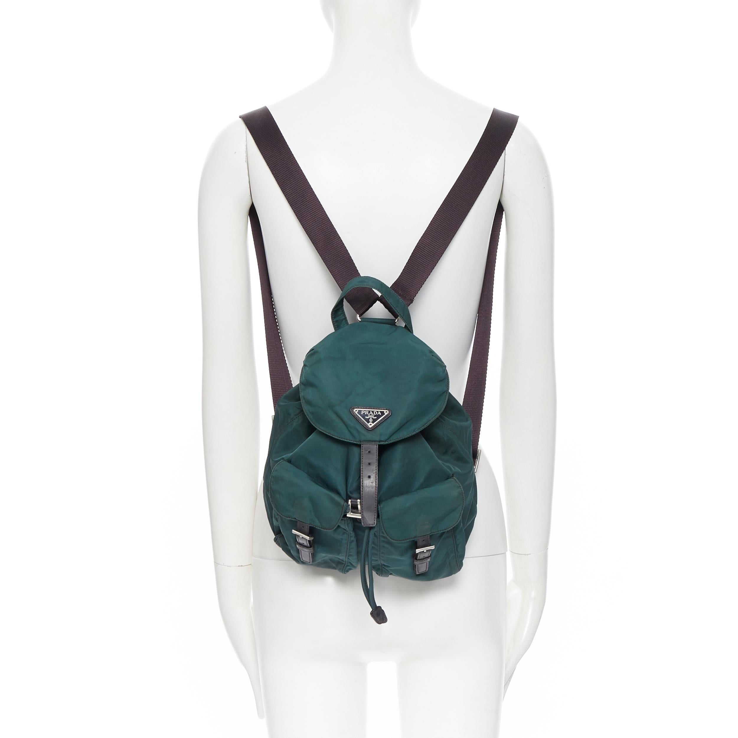 vintage PRADA Tessuto dark green nylon leather trim dual pocket backpack bag
Brand: Prada
Model Name / Style: Nylon backpack
Material: Nylon
Color: Green
Pattern: Solid
Closure: Drawstring
Extra Detail: Drawstring detail. Dual front pocket. Leather