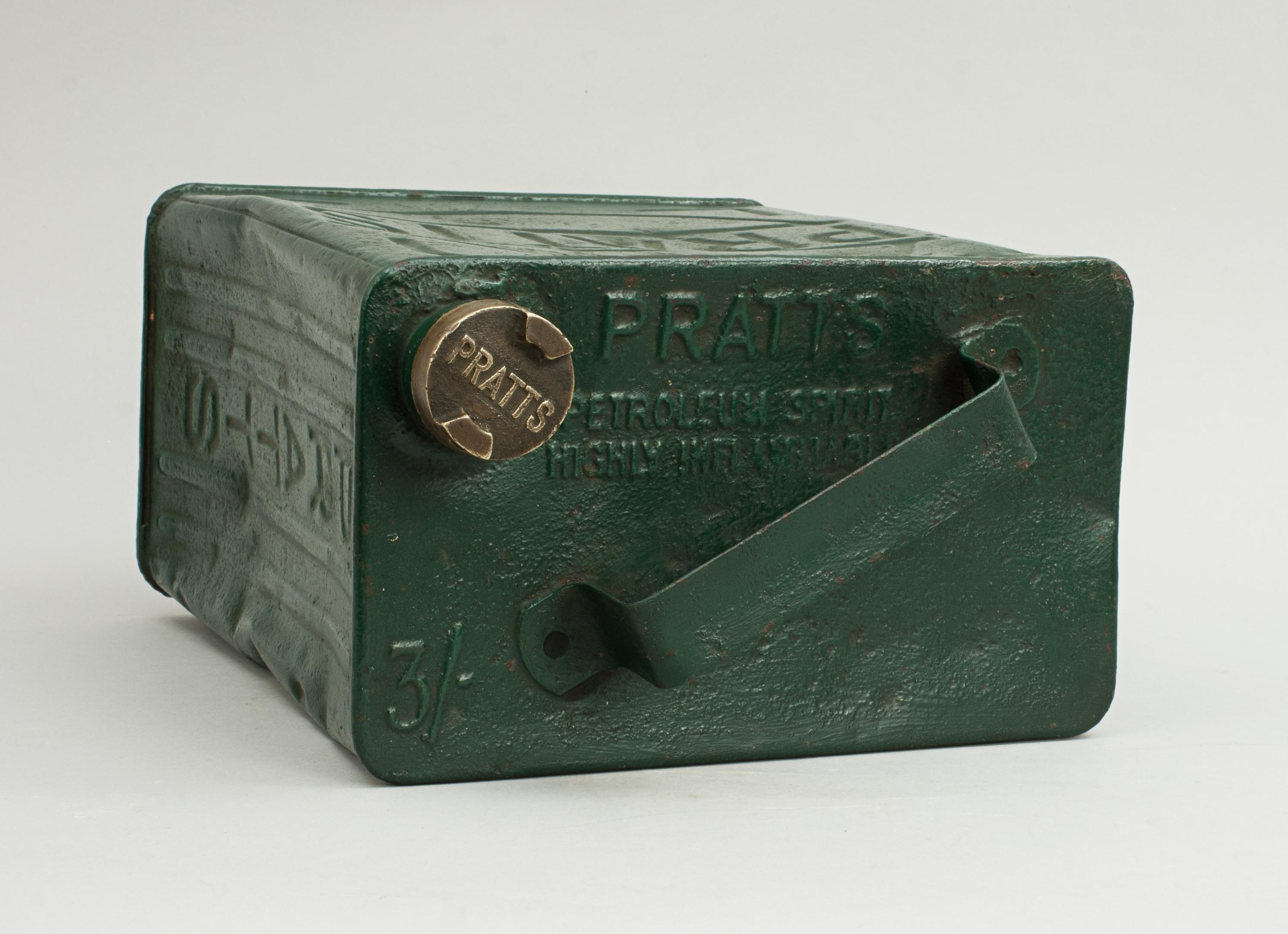 Vintage Pratts Metal Petrol Can In Good Condition In Oxfordshire, GB
