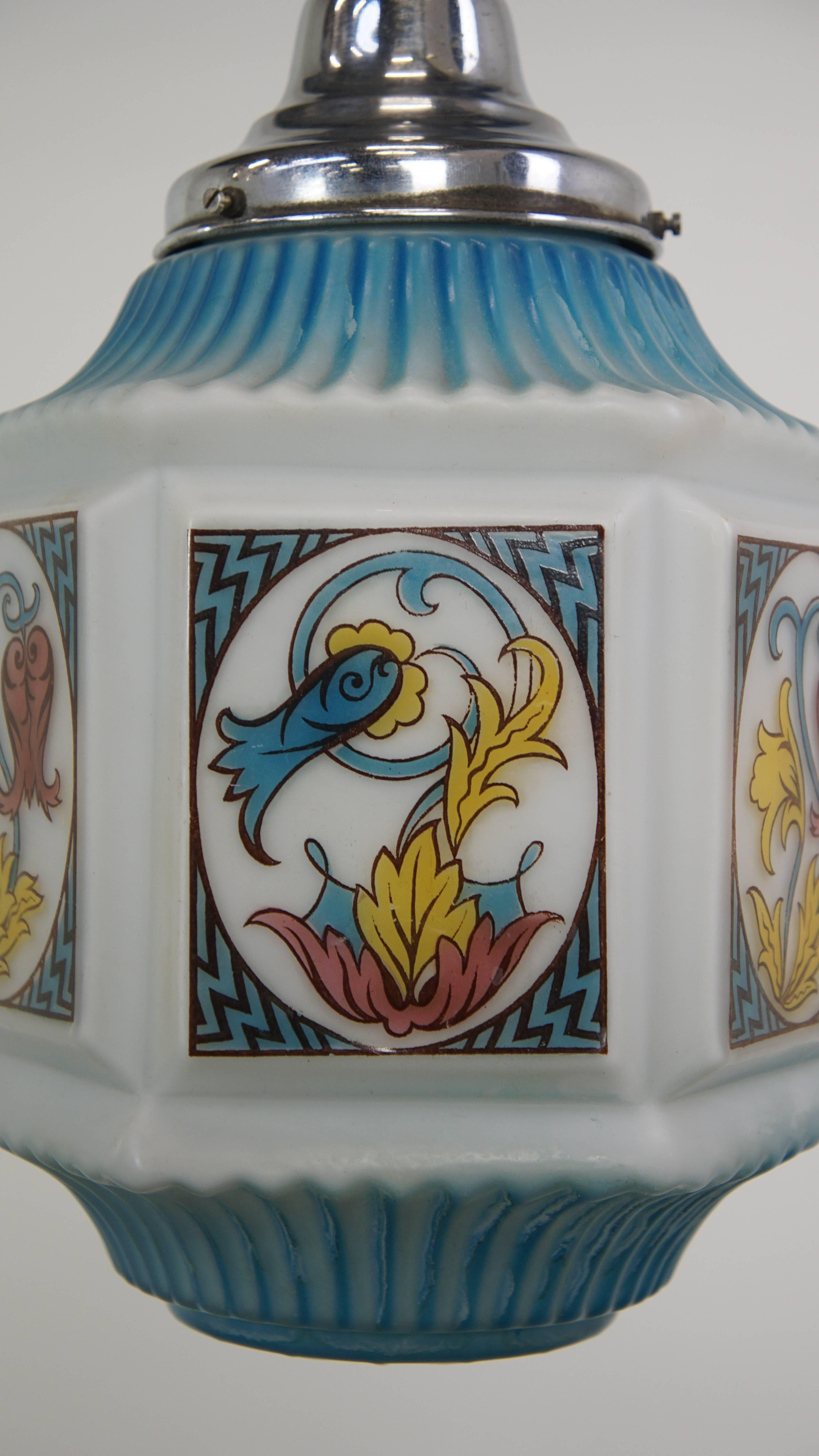 Lampada a sospensione Art Deco d'epoca prevalentemente blu con vetro splendidamente dipinto In condizioni buone in vendita a Harderwijk, NL