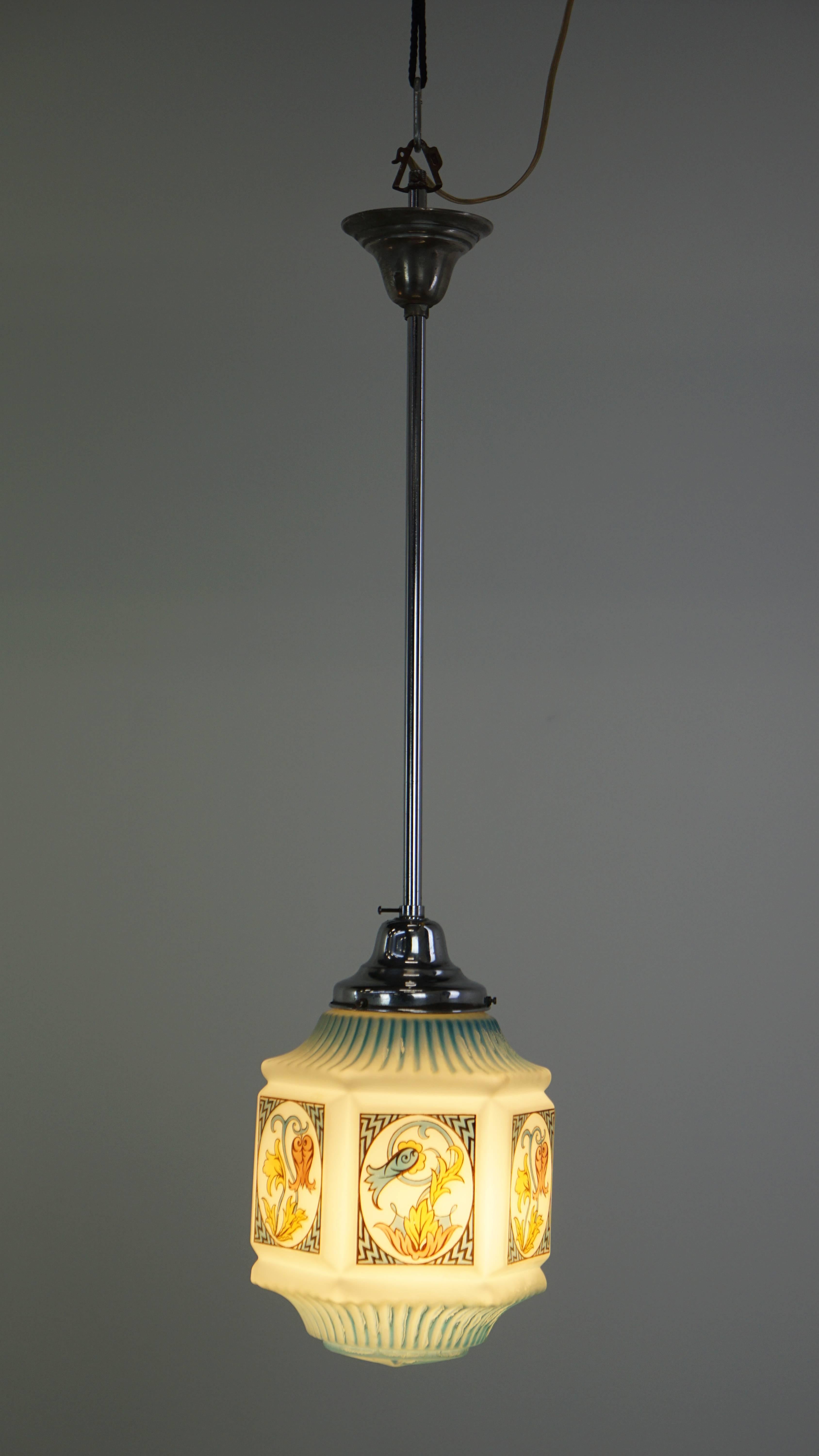 Vetro Lampada a sospensione Art Deco d'epoca prevalentemente blu con vetro splendidamente dipinto in vendita