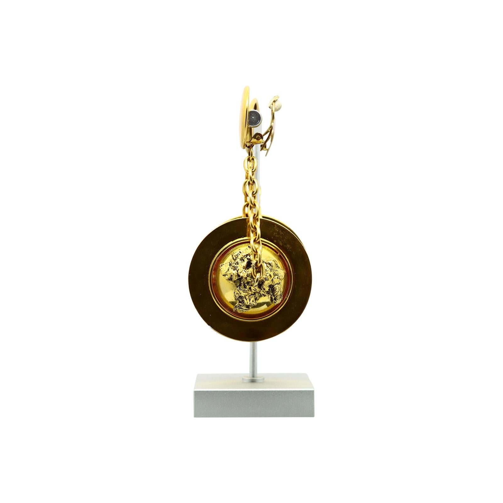 Pendientes colgantes vintage Premiere Etage Paris Globo en tono dorado, circa años 80 en venta 2