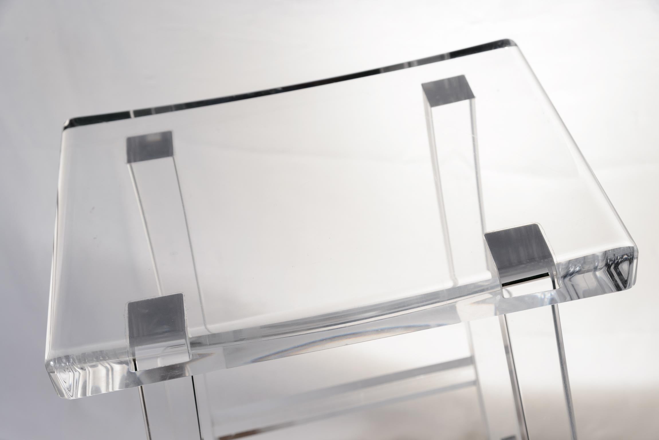 Tabouret de comptoir Interlude d'occasion en lucite et nickel en vente 2