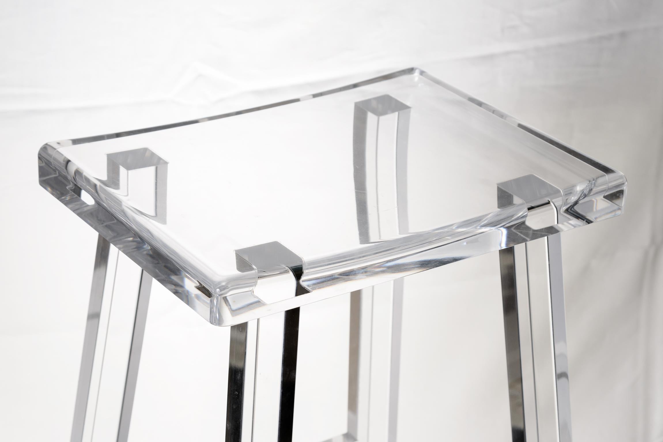 Moderne Tabouret de comptoir Interlude d'occasion en lucite et nickel en vente