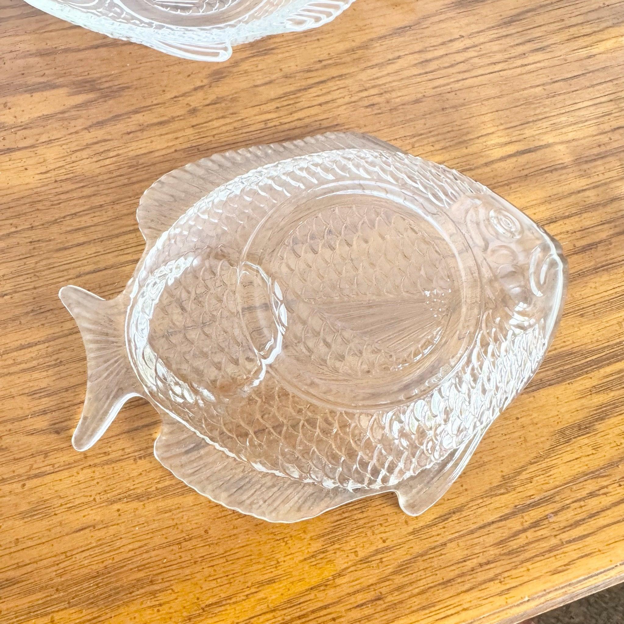 Vintage Pressed Glass Fish Plates - Set of 4 In Good Condition For Sale In Delray Beach, FL