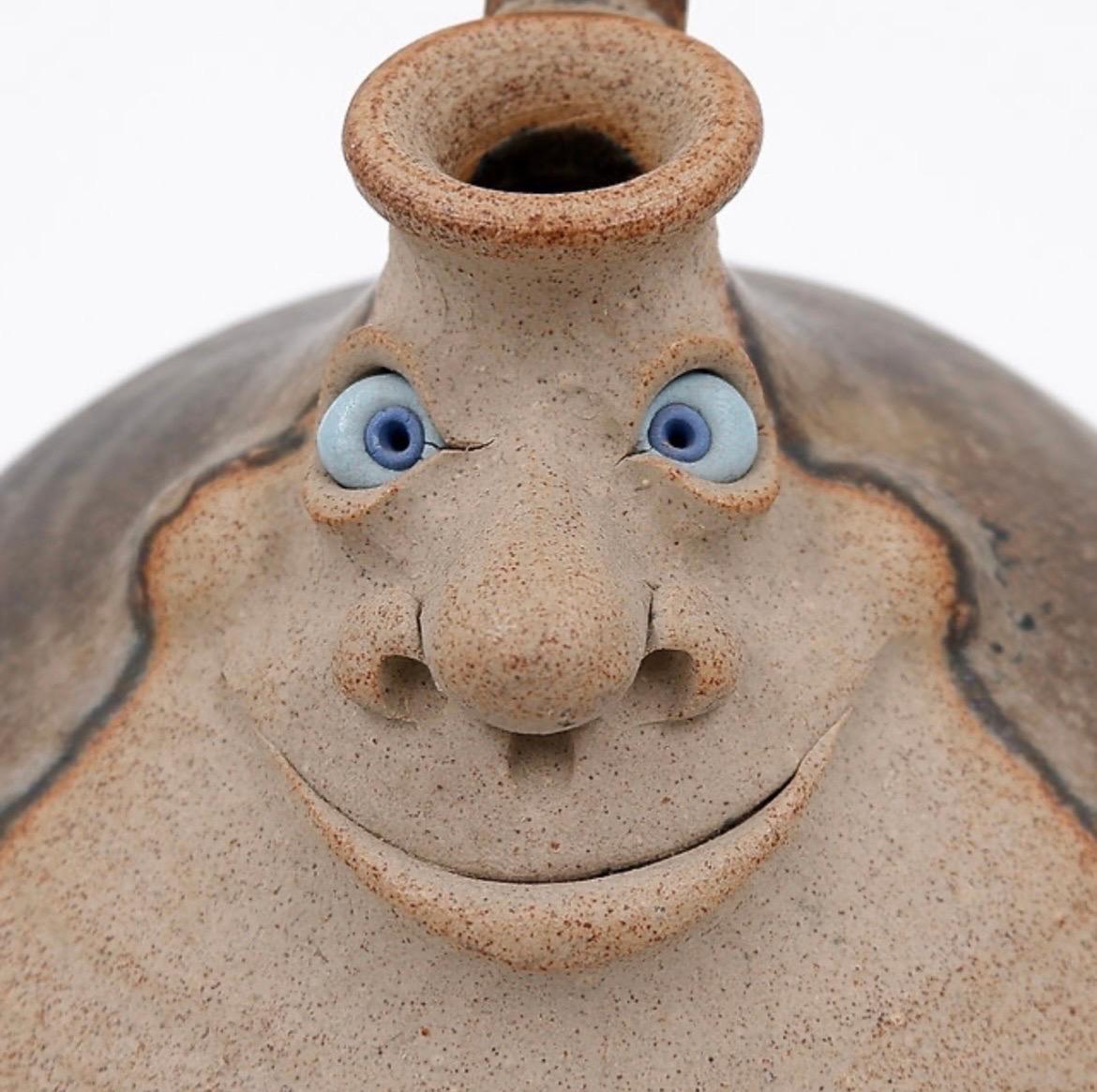 Vintage Pretty Ugly pottery jug - 1975 - Made in England For Sale 6