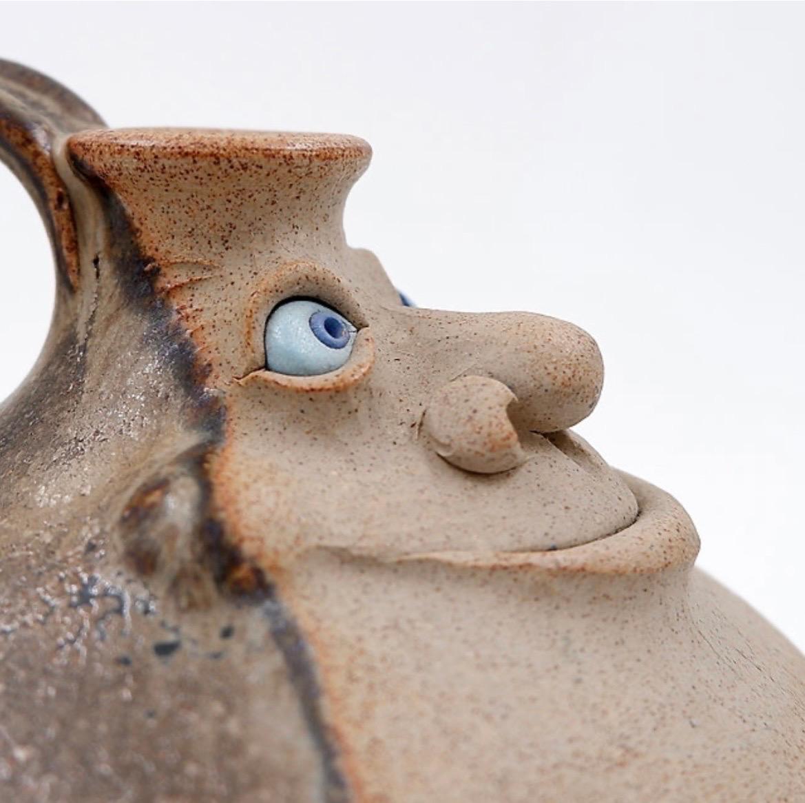 Vintage Pretty Ugly pottery jug - 1975 - Made in England For Sale 9