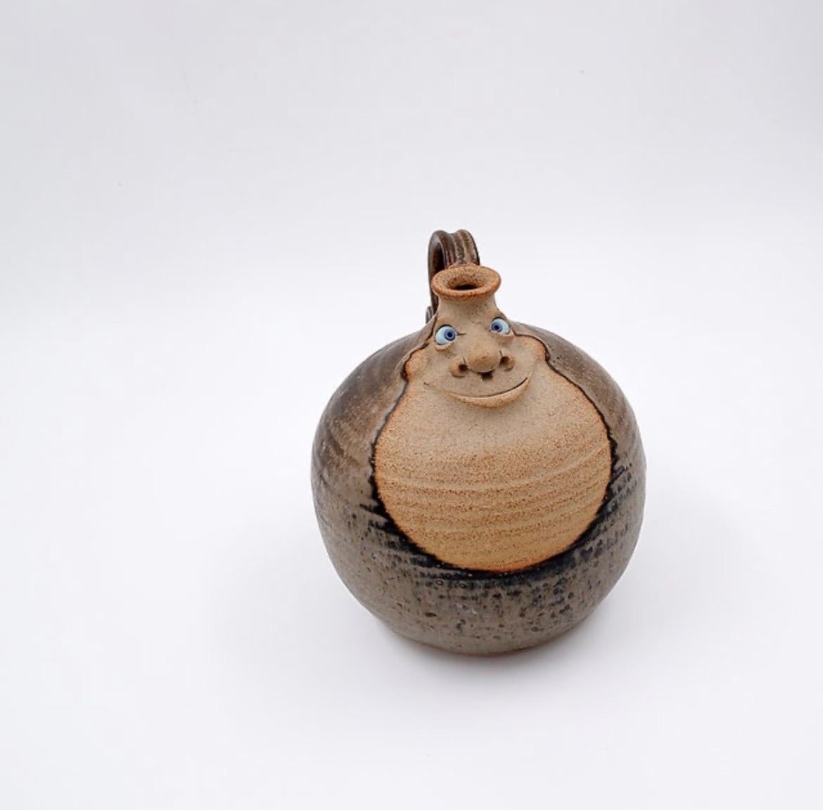 Vintage Pretty Ugly pottery jug - 1975 - Made in England For Sale 13