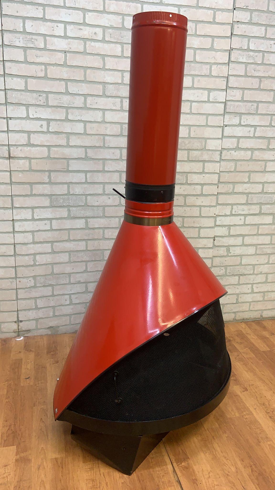 Vintage Preway Freestanding Cone Gas Fireplace in Red - Indoor/Outdoor  In Good Condition In Chicago, IL