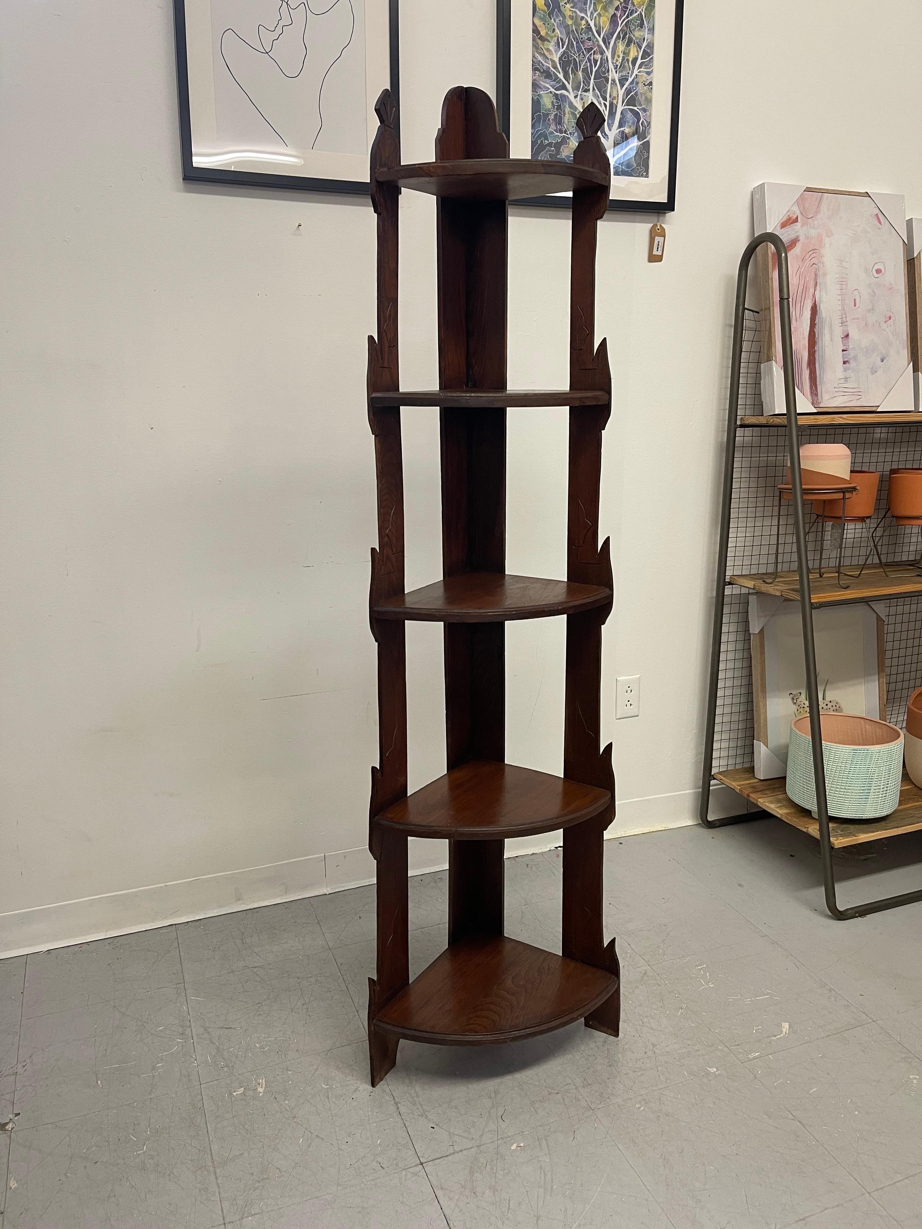 Libreria o scaffale d'angolo in stile primitivo vintage in vendita 10
