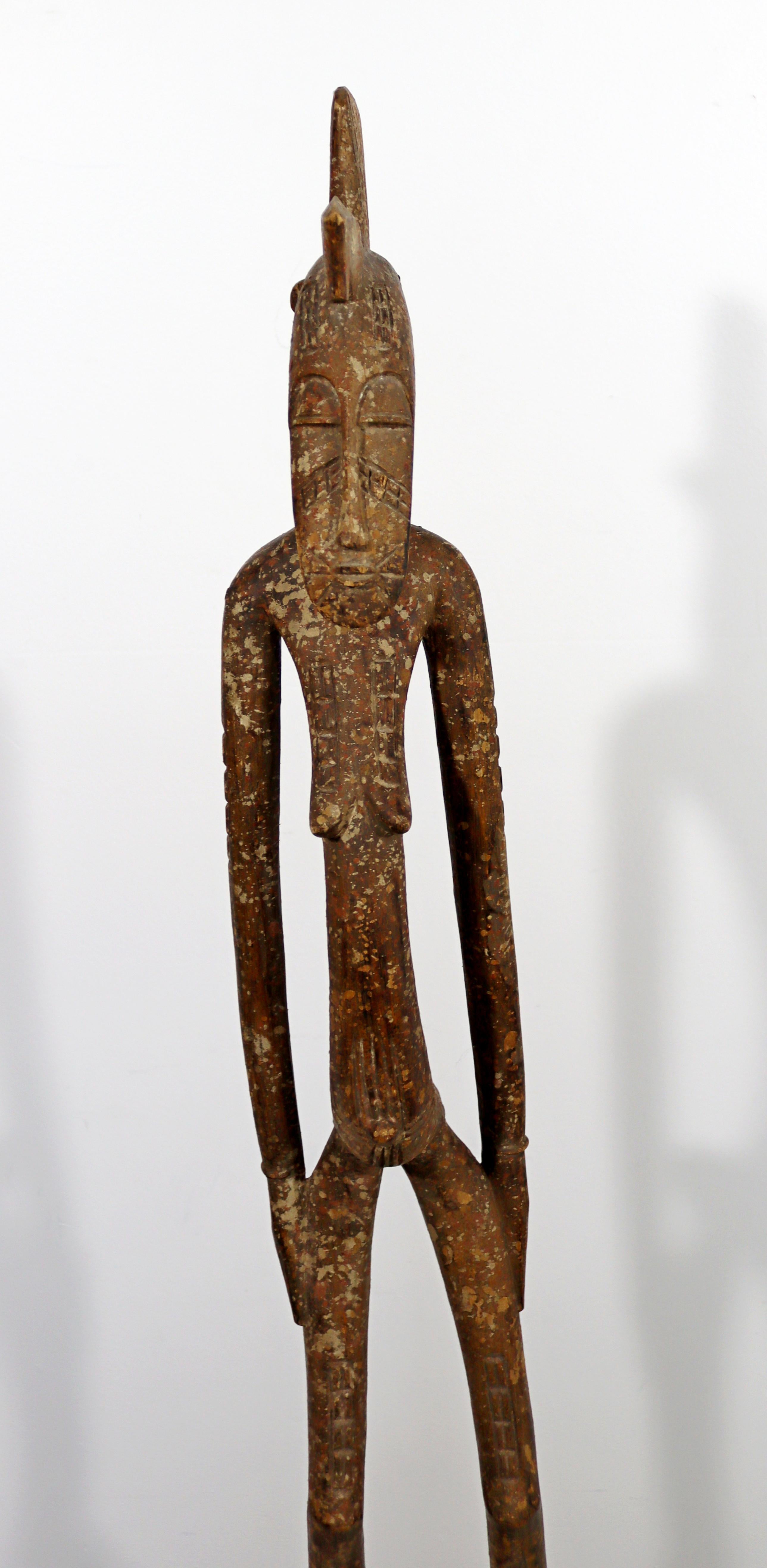 Nous vous proposons une incroyable sculpture de sol en bois sculpté, représentant une femme de fertilité africaine, avec une base en acrylique. Vintage, en excellent état. Les dimensions de la sculpture sont 5,5