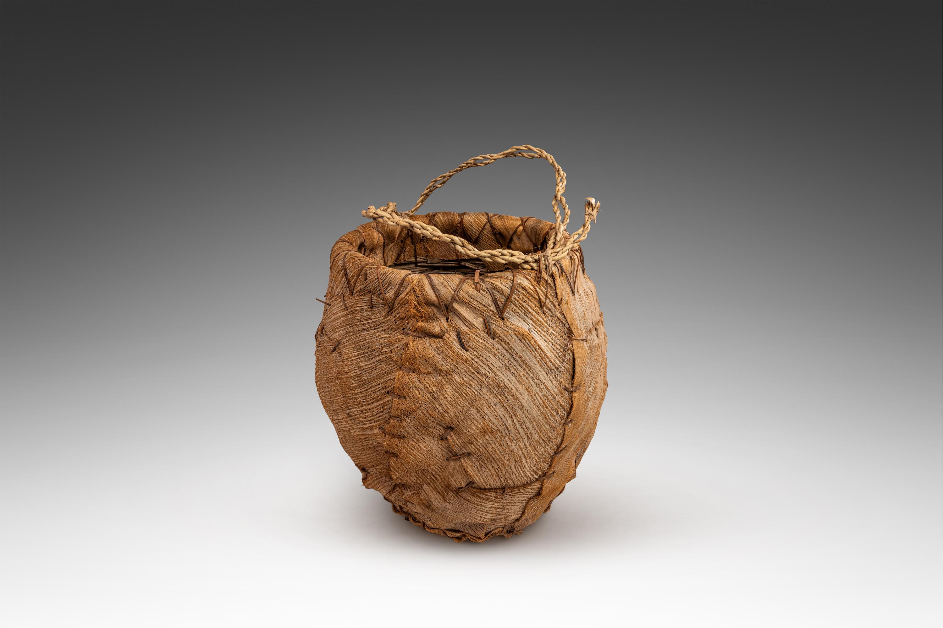 Großes handgewebtes Palmenkorb-Pflanzgefäß, Primitive Volkskunst, USA (amerikanisch) im Angebot