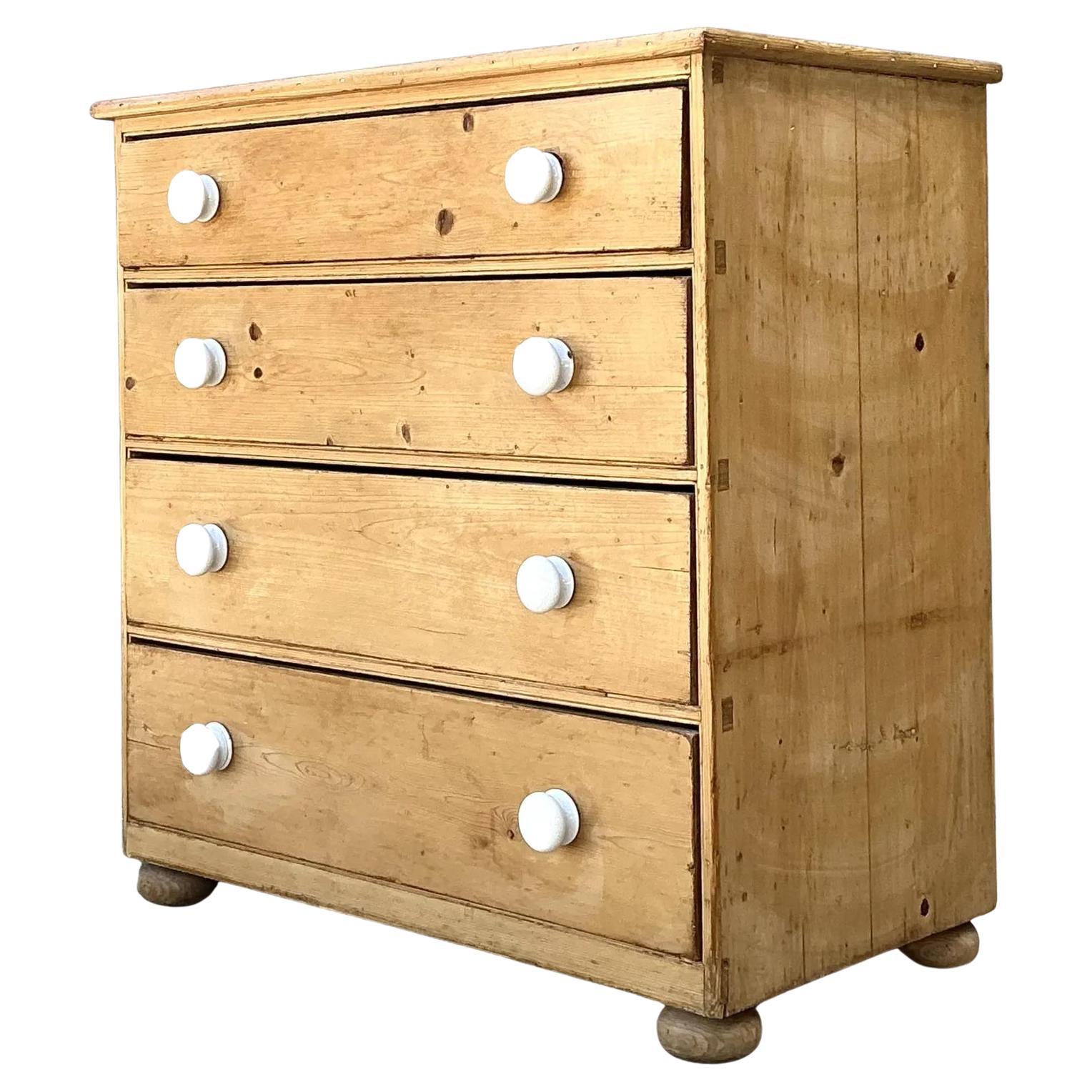 Commode en pin primitive vintage