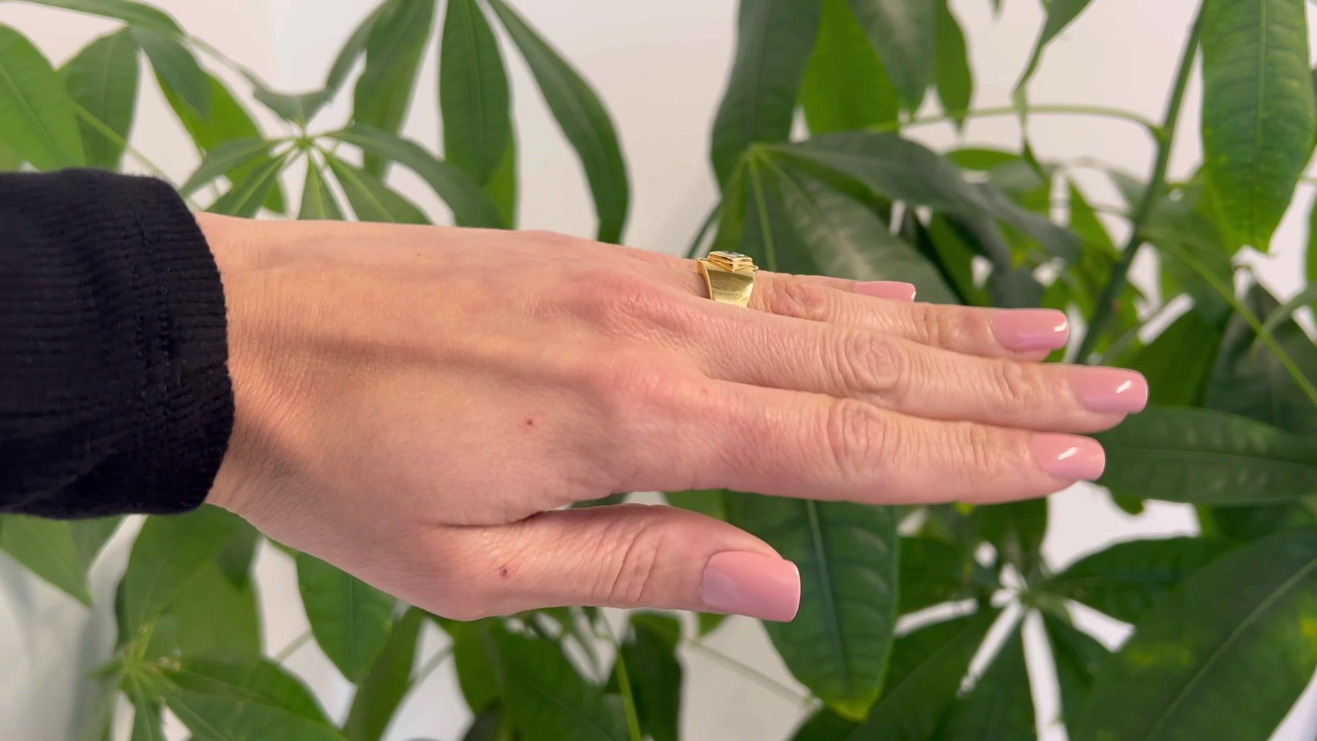 Solitär-Ring aus 18 Karat Gelbgold mit Diamant im Prinzessinnenschliff im Zustand „Hervorragend“ in Beverly Hills, CA