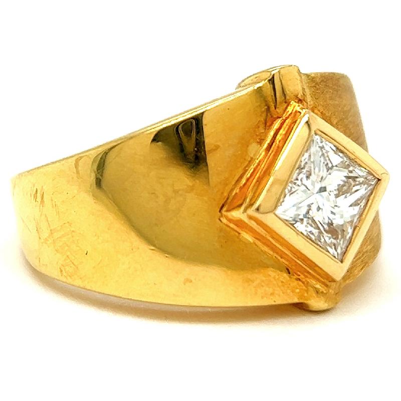 Solitär-Ring aus 18 Karat Gelbgold mit Diamant im Prinzessinnenschliff für Damen oder Herren