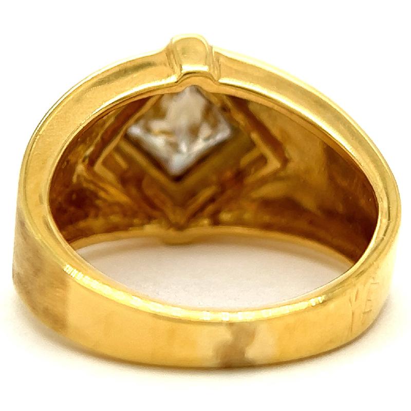 Solitär-Ring aus 18 Karat Gelbgold mit Diamant im Prinzessinnenschliff 1