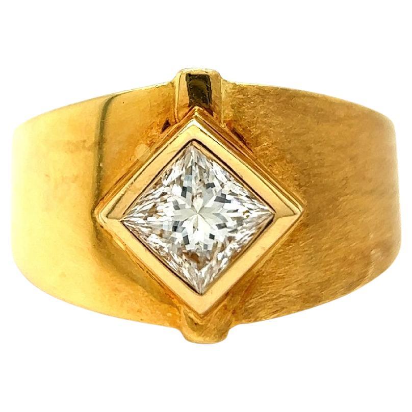 Solitär-Ring aus 18 Karat Gelbgold mit Diamant im Prinzessinnenschliff
