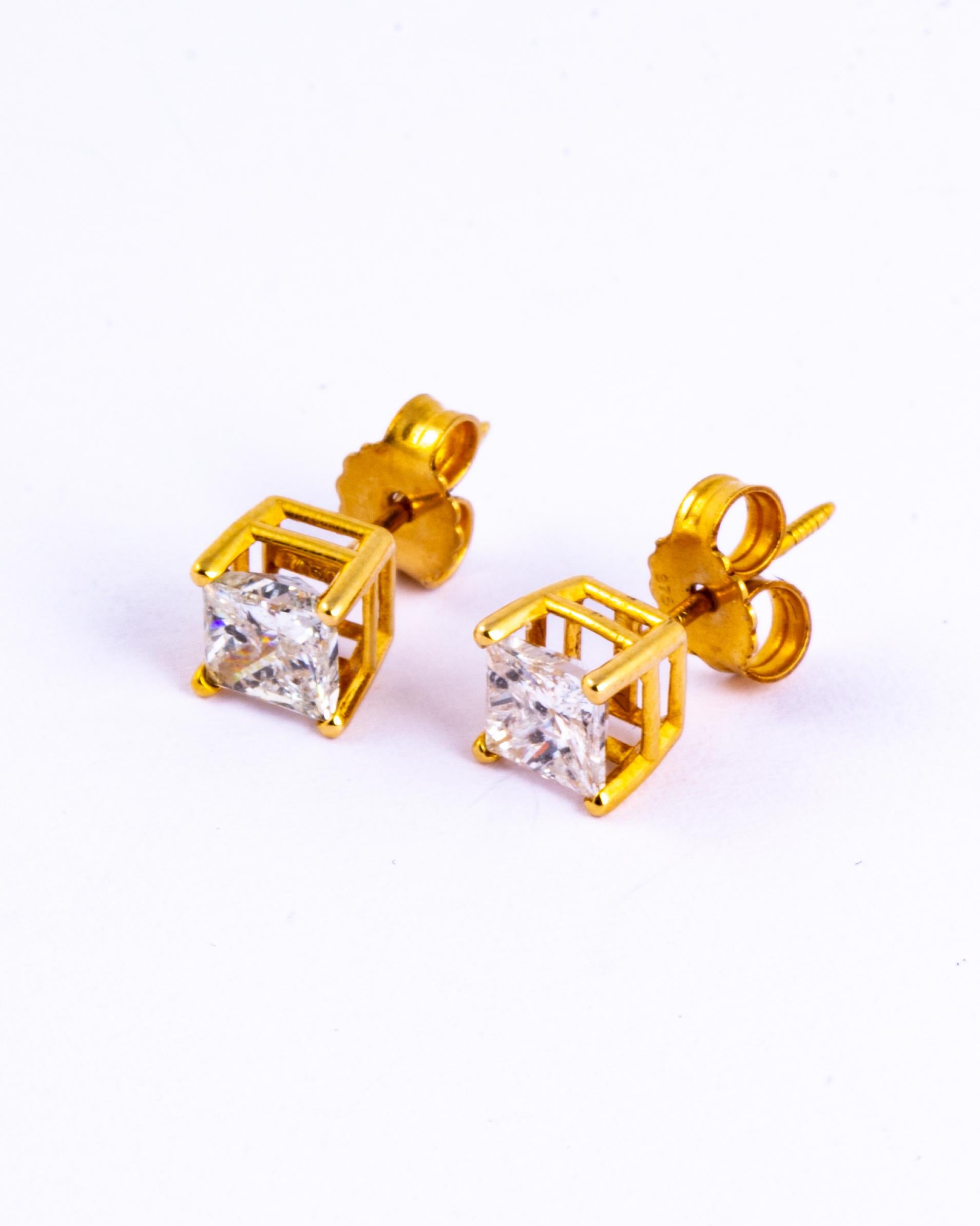 A beautiful pair of vintage stud earrings each set with a stunning Princess cut diamonds, colour H and VS1 clarity. Total carat weight together approximated 1.10 carats. Modelled in 14 carat gold.

Diamond Dimensions: 5x5mm
Height off ear: