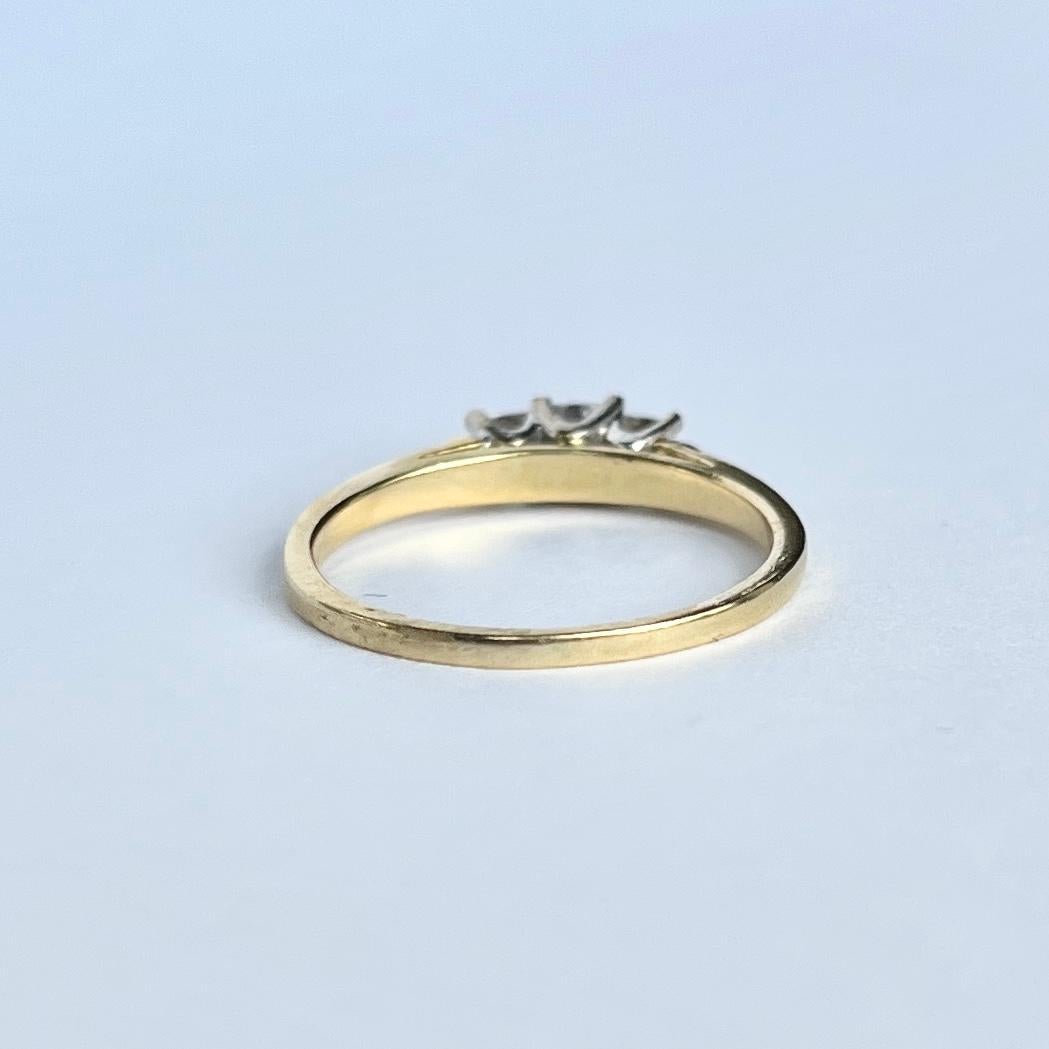 Dreisteiniger Vintage-Ring aus 18 Karat Gold mit Diamanten im Prinzessinnenschliff im Zustand „Gut“ im Angebot in Chipping Campden, GB