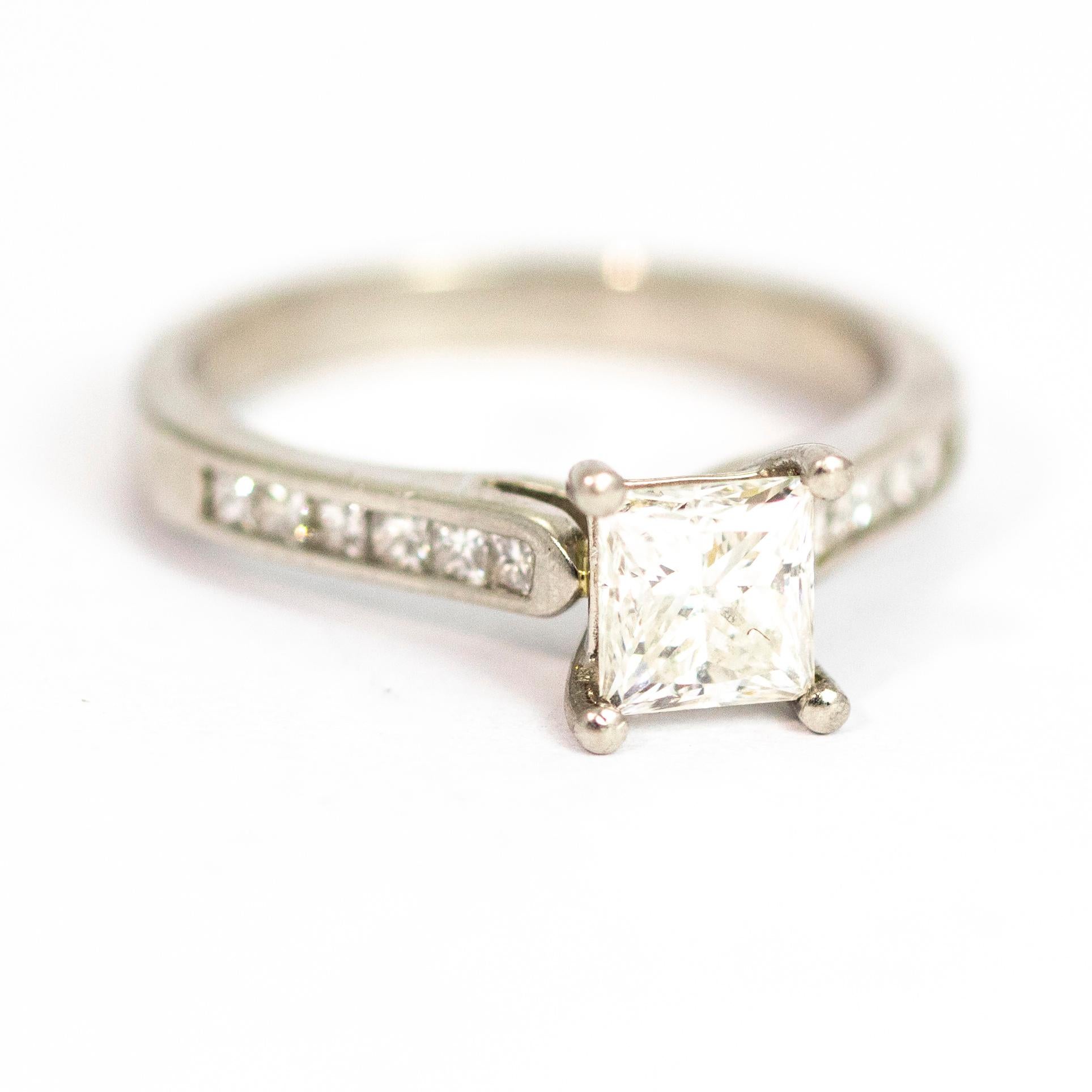 Ring aus Platin mit Diamant im Prinzessinnenschliff im Zustand „Hervorragend“ im Angebot in Chipping Campden, GB