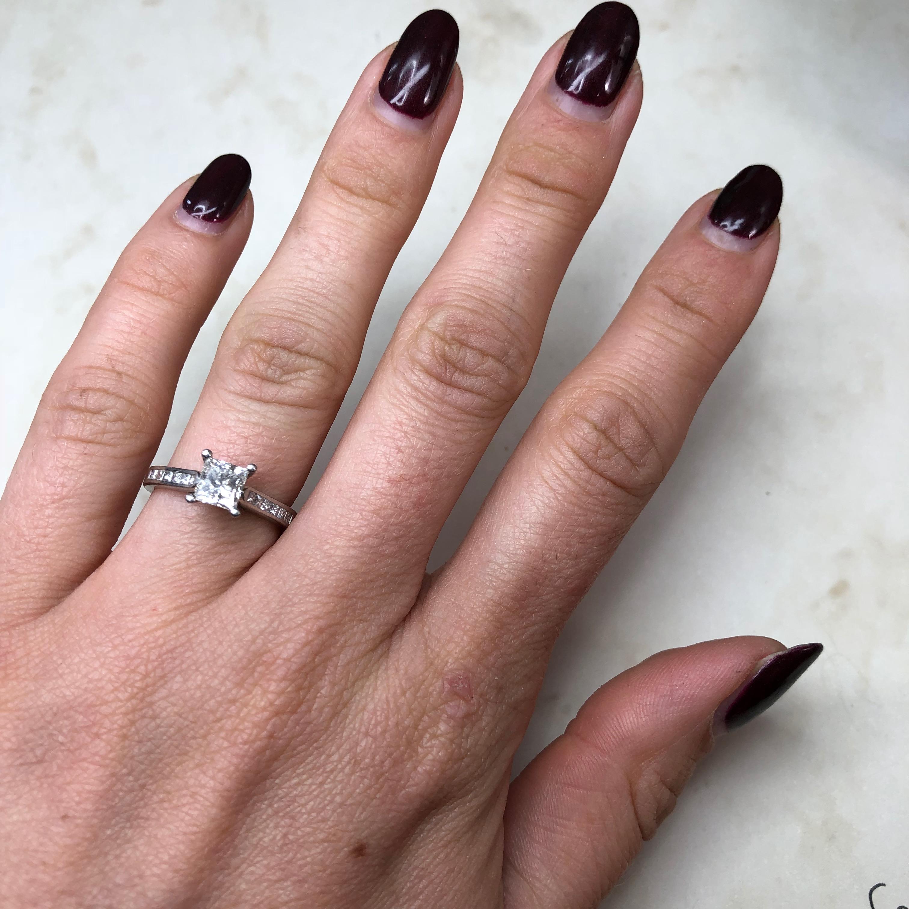 Anello vintage con diamante taglio principessa e platino 1