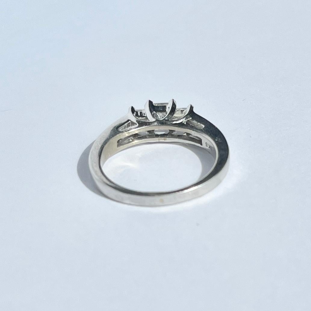Vintage Princess Cut Diamond and Platinum Three Stone Ring In Excellent Condition For Sale In Chipping Campden, GB