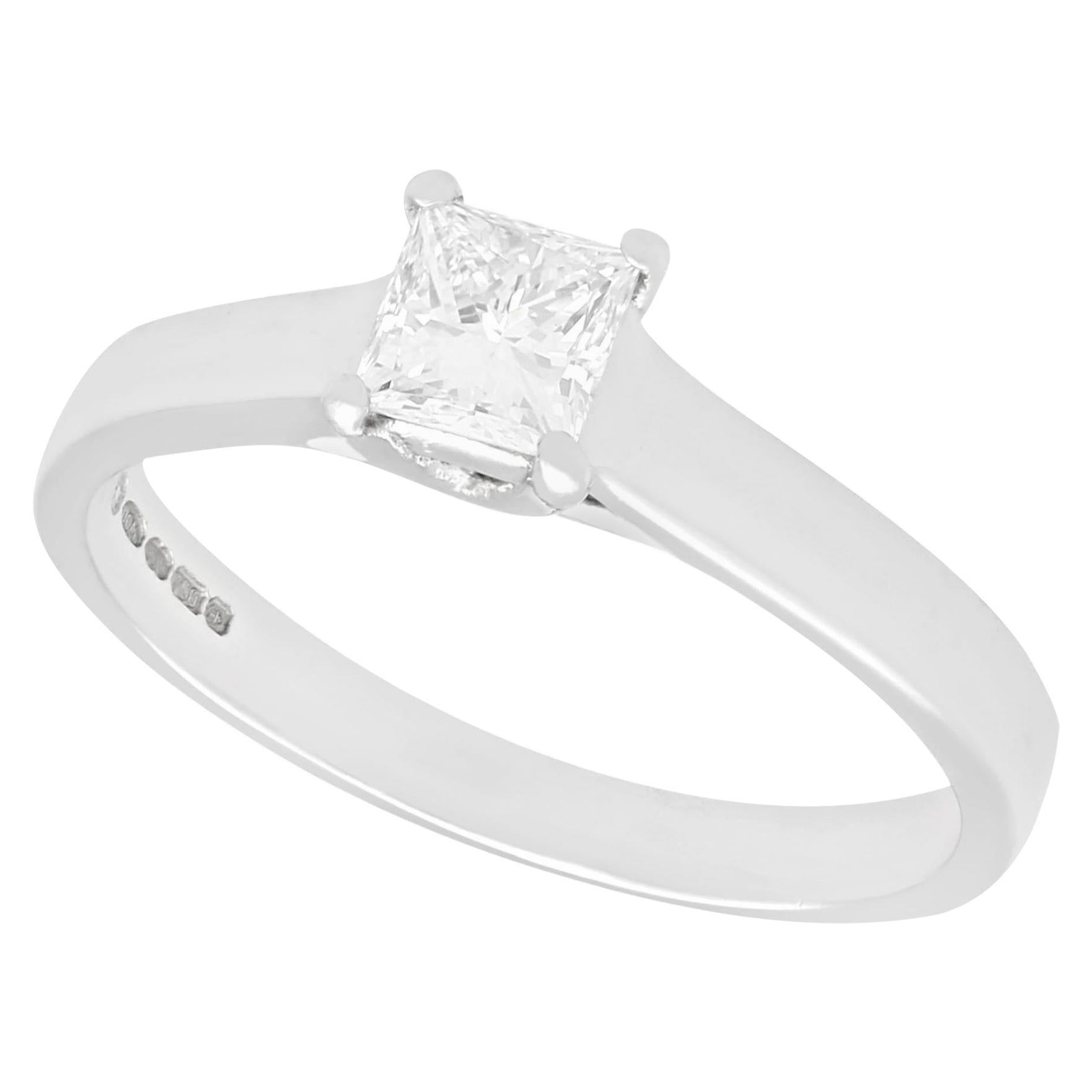 Solitär-Verlobungsring mit Diamant im Prinzessinnenschliff und Weißgold