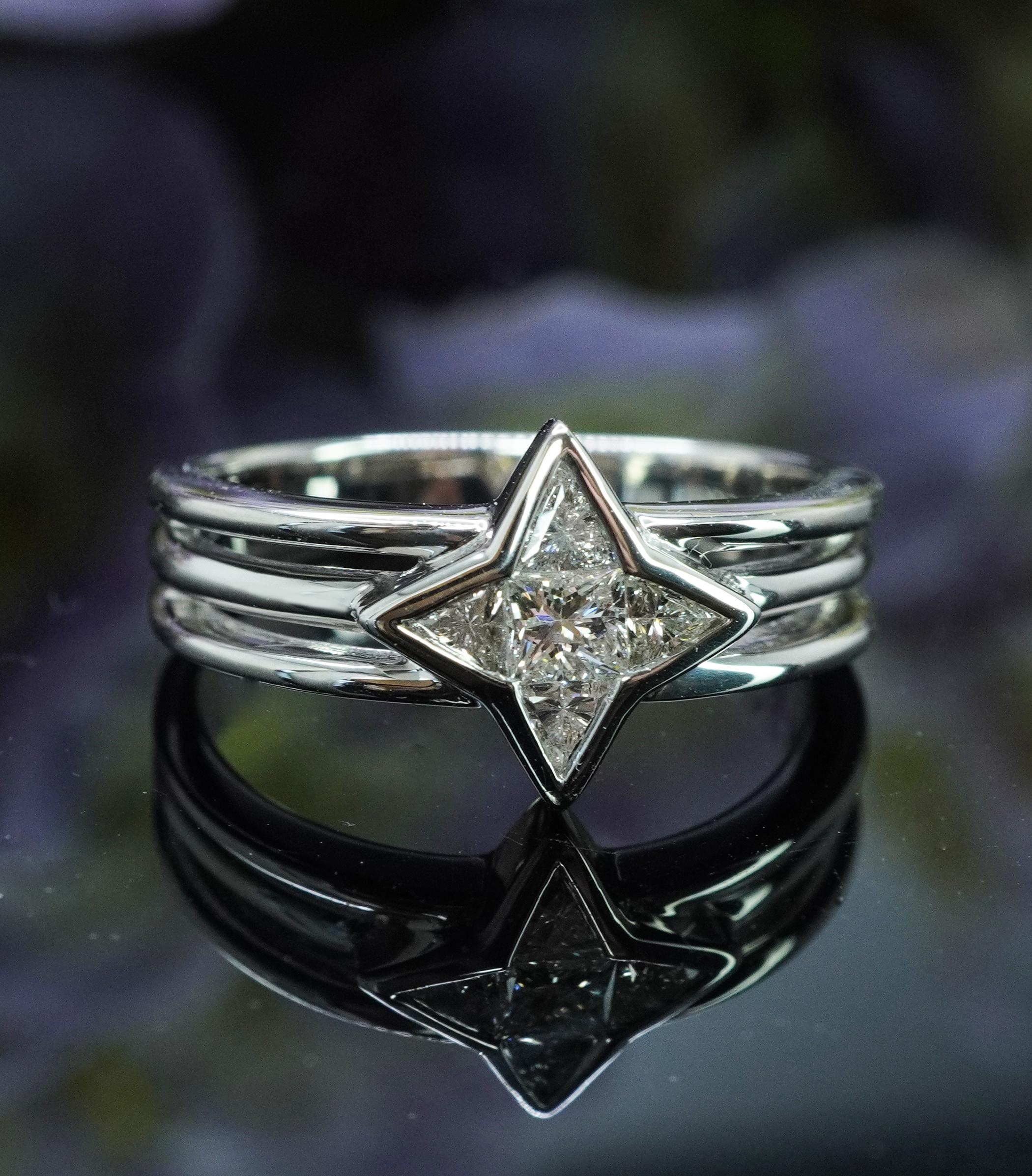  Vintage Princess Trillion Diamond Illusion Setting Ring Band Platinum Estate

This is a gorgeous vintage platinum and multi diamond ring. There is a princess diamond in the center adorned by 4 trillion cuts. They are set in the illusion setting,