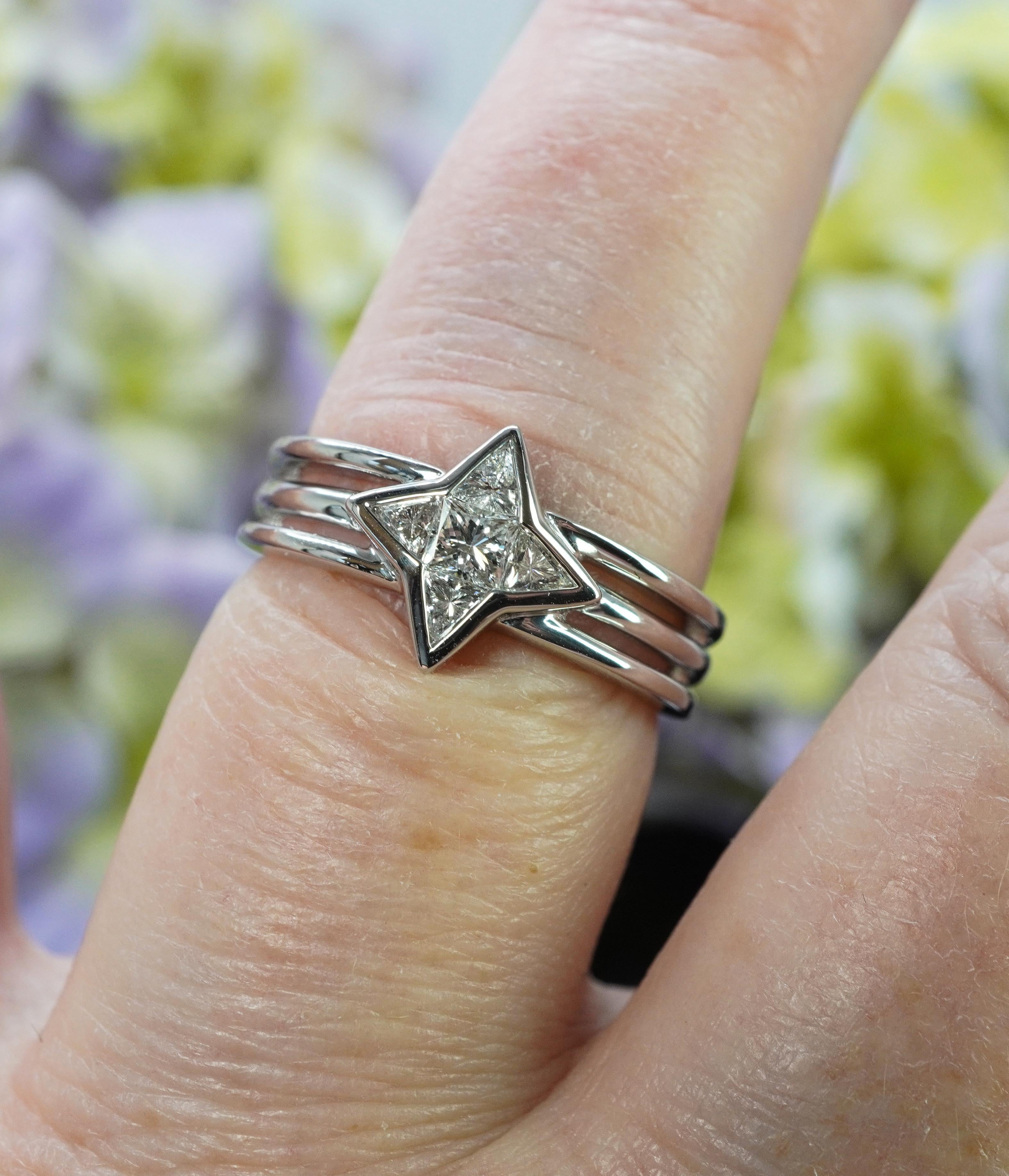 Vintage Princess Trillion Diamond Illusion Set Ring Band Platinum Star Estate In Good Condition For Sale In Brambleton, US