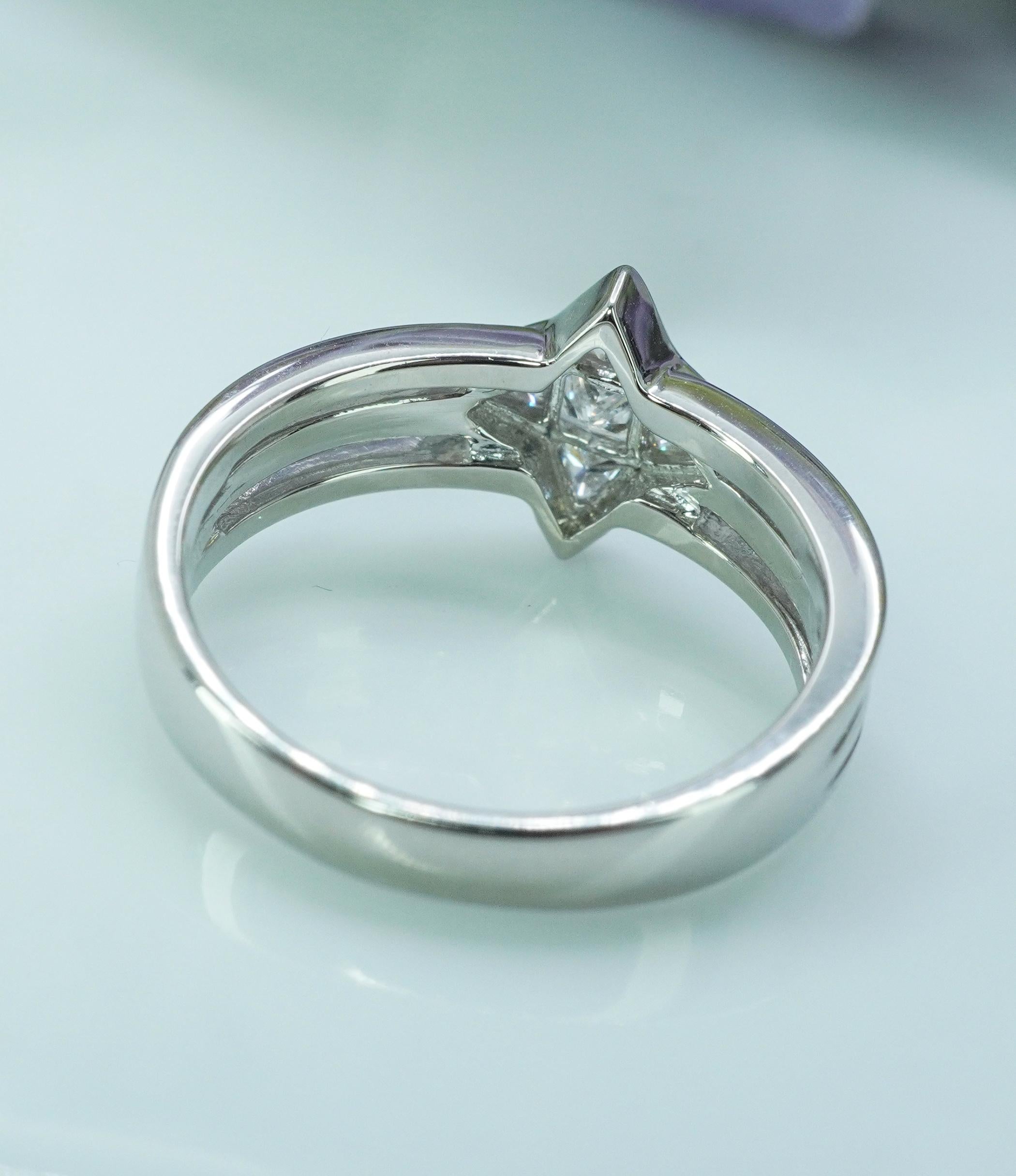 Vintage Princess Trillion Diamond Illusion Set Ring Band Platinum Star Estate For Sale 3