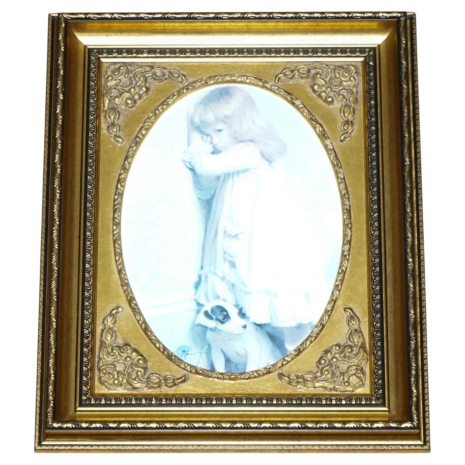 VINTAGE PRINT GILTED FRAME LITTLE GIRL AND DOG POSING 52 x 42 CM im Angebot