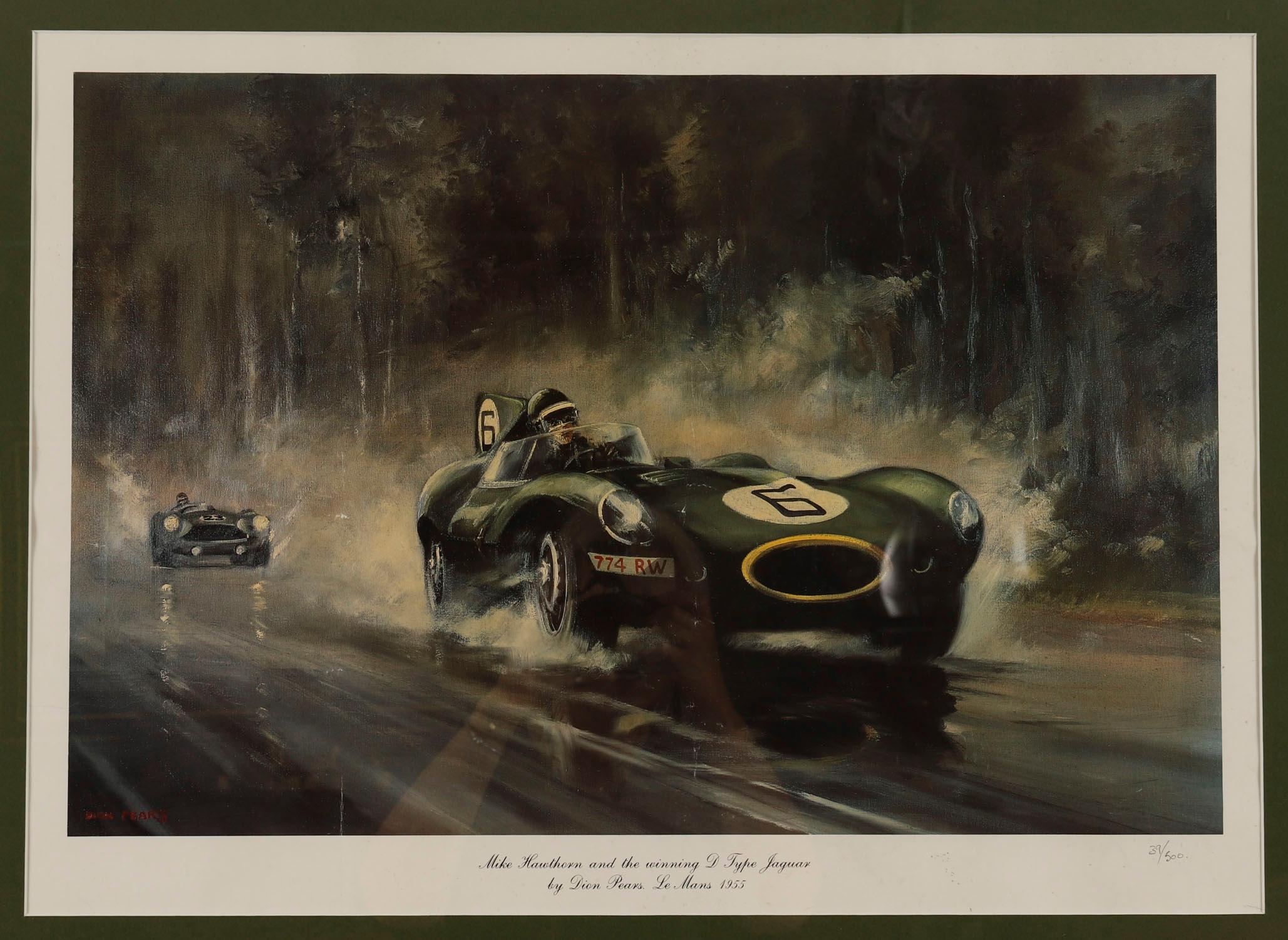 Dies ist ein hervorragender Vintage By Dion Pears (1929-1985) Farbdruck in limitierter Auflage, 39/500, vom Künstler unten links signiert.

Es zeigt den Jaguar Typ D von Mike Hawthorn in Le Mans.

Überschrift:
Mike Hawthorn und der siegreiche D Type