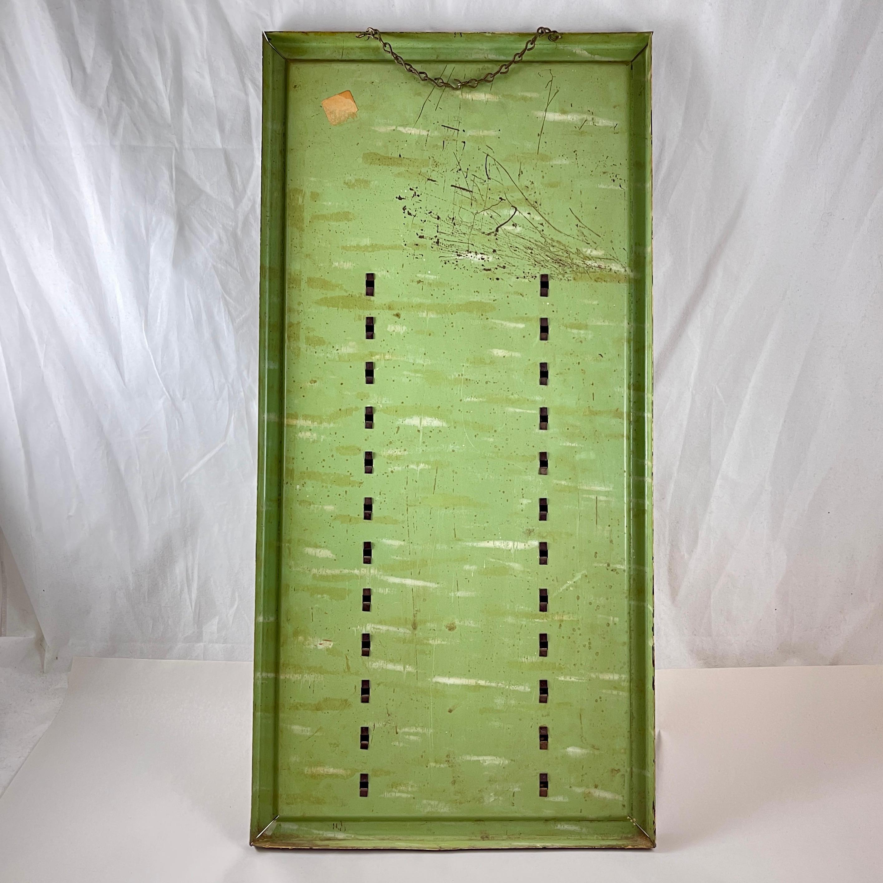 Tablero de sabores de helados Dolly Madison de estaño impreso vintage en venta 2